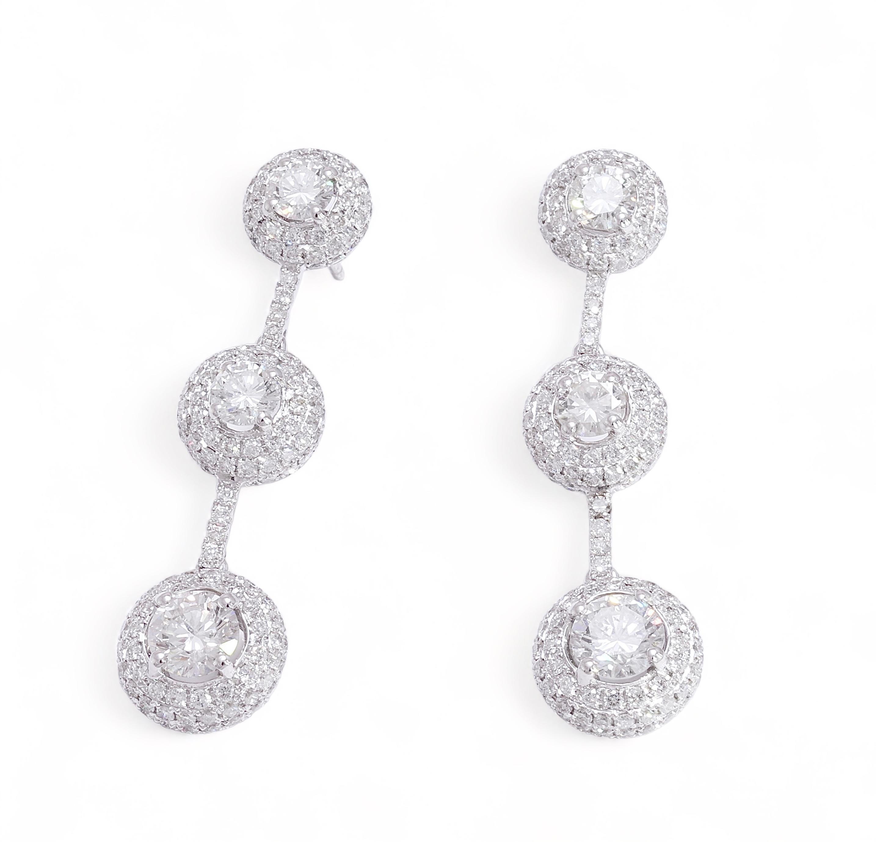 18 kt. Pendientes colgantes de oro blanco con 3,45 ct. Diamantes talla brillante en venta 2