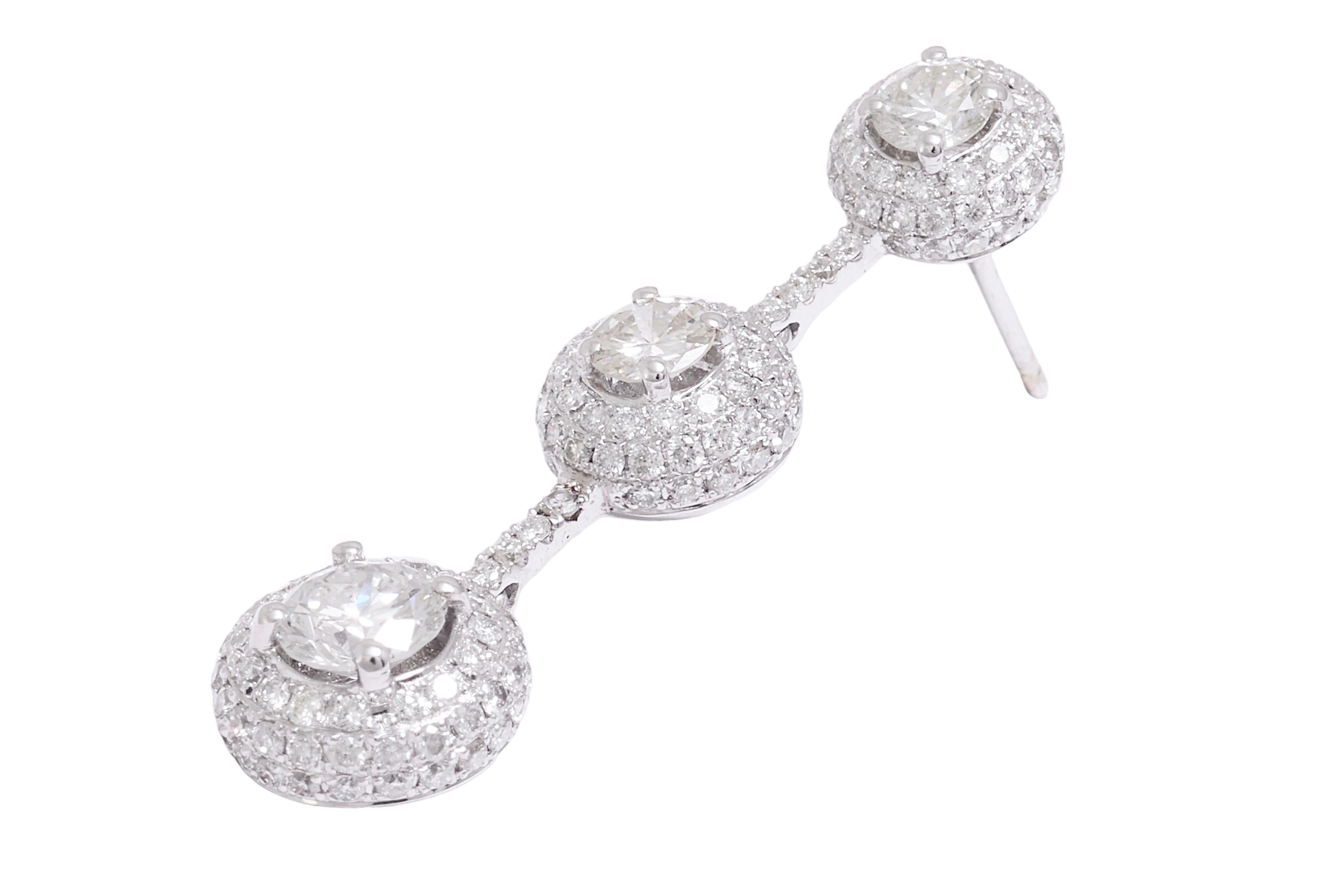18 kt. Pendientes colgantes de oro blanco con 3,45 ct. Diamantes talla brillante en venta 3