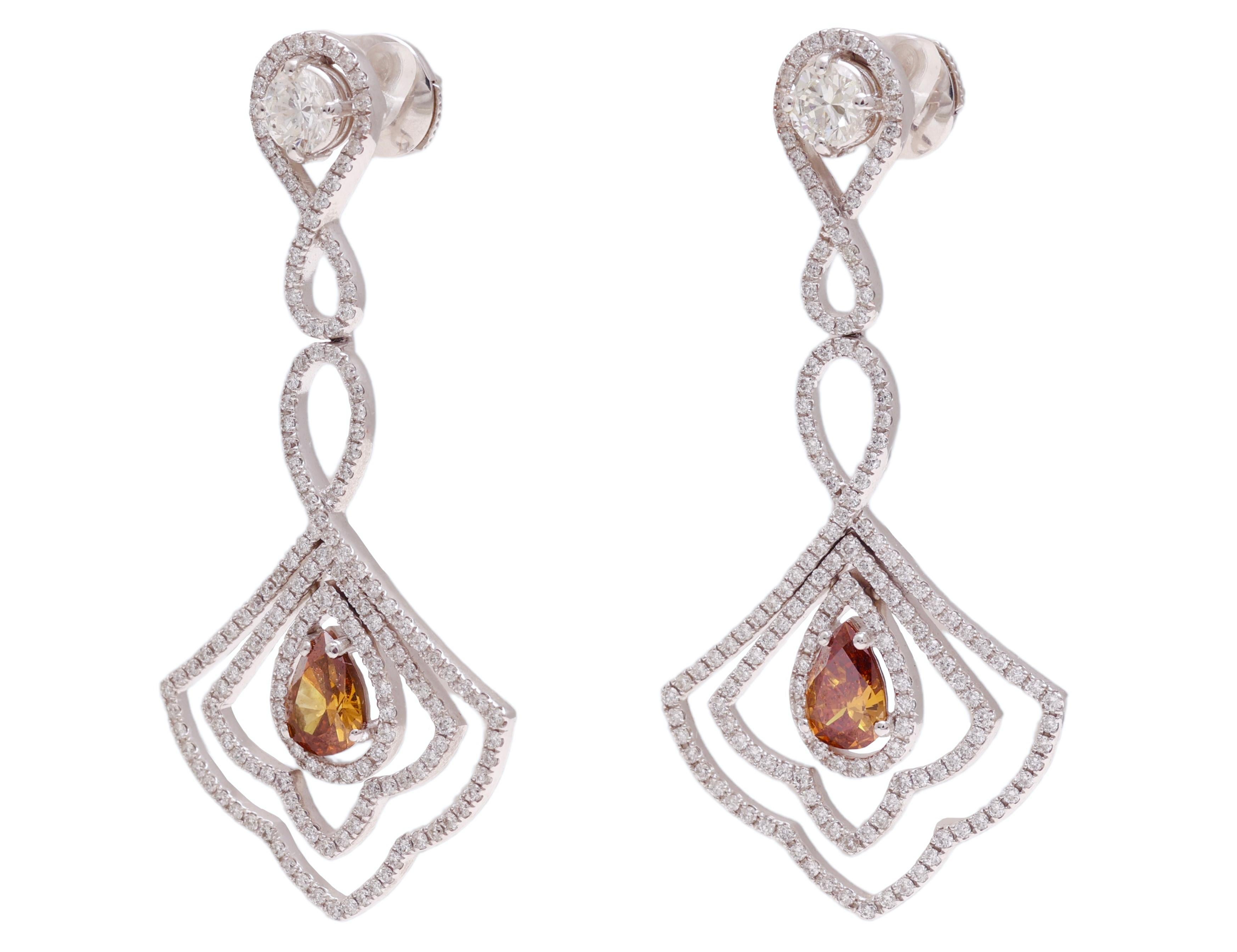 Luxurious 18 kt. White Gold Dangle Earrings Set With 3.6 ct. White Diamonds and Cognac Diamonds

Diamonds: 2 large brilliant cut diamond together 0.76 ct. , small brilliant cut diamonds together 1.80 ct.
Pear shaped cognac diamond together 1.04