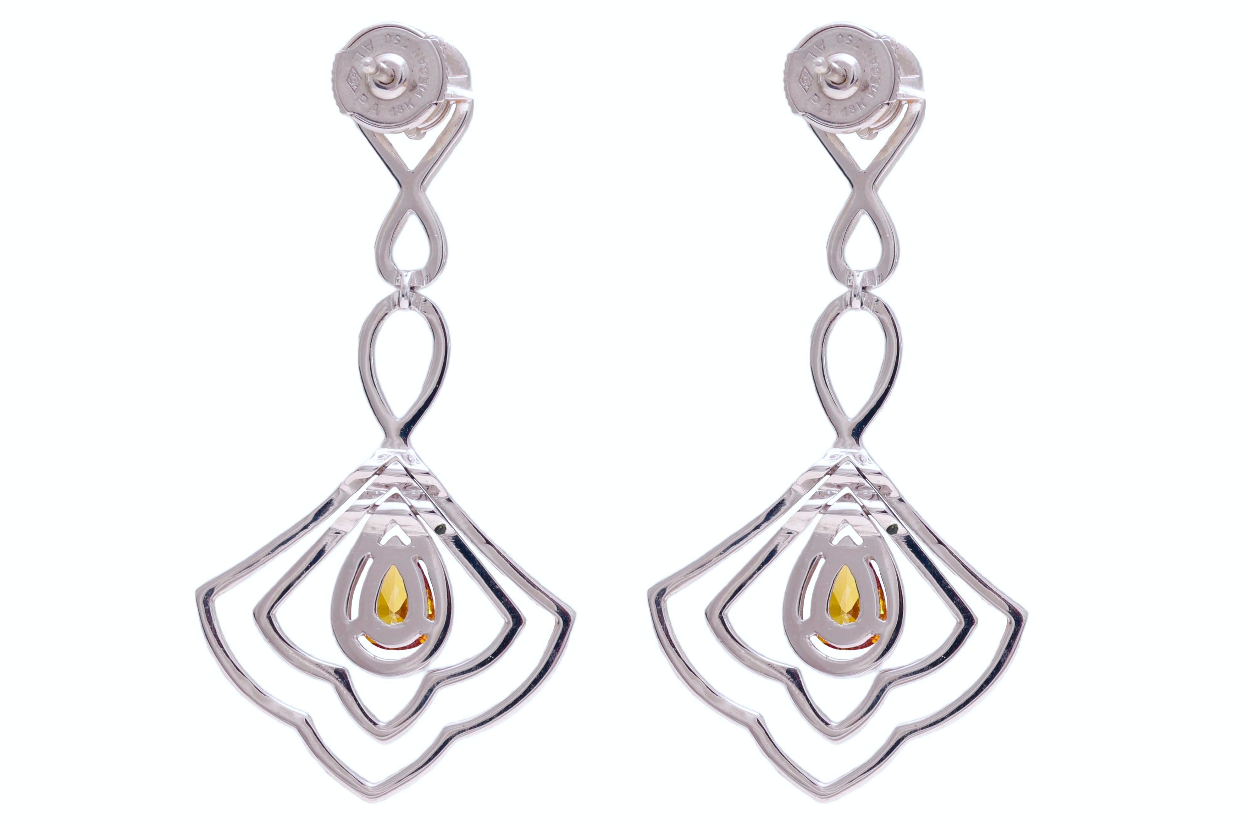 da uomo o donna 18 kt. Orecchini pendenti in oro bianco con 3,6 ct. Diamanti Whiting e Cognac in vendita
