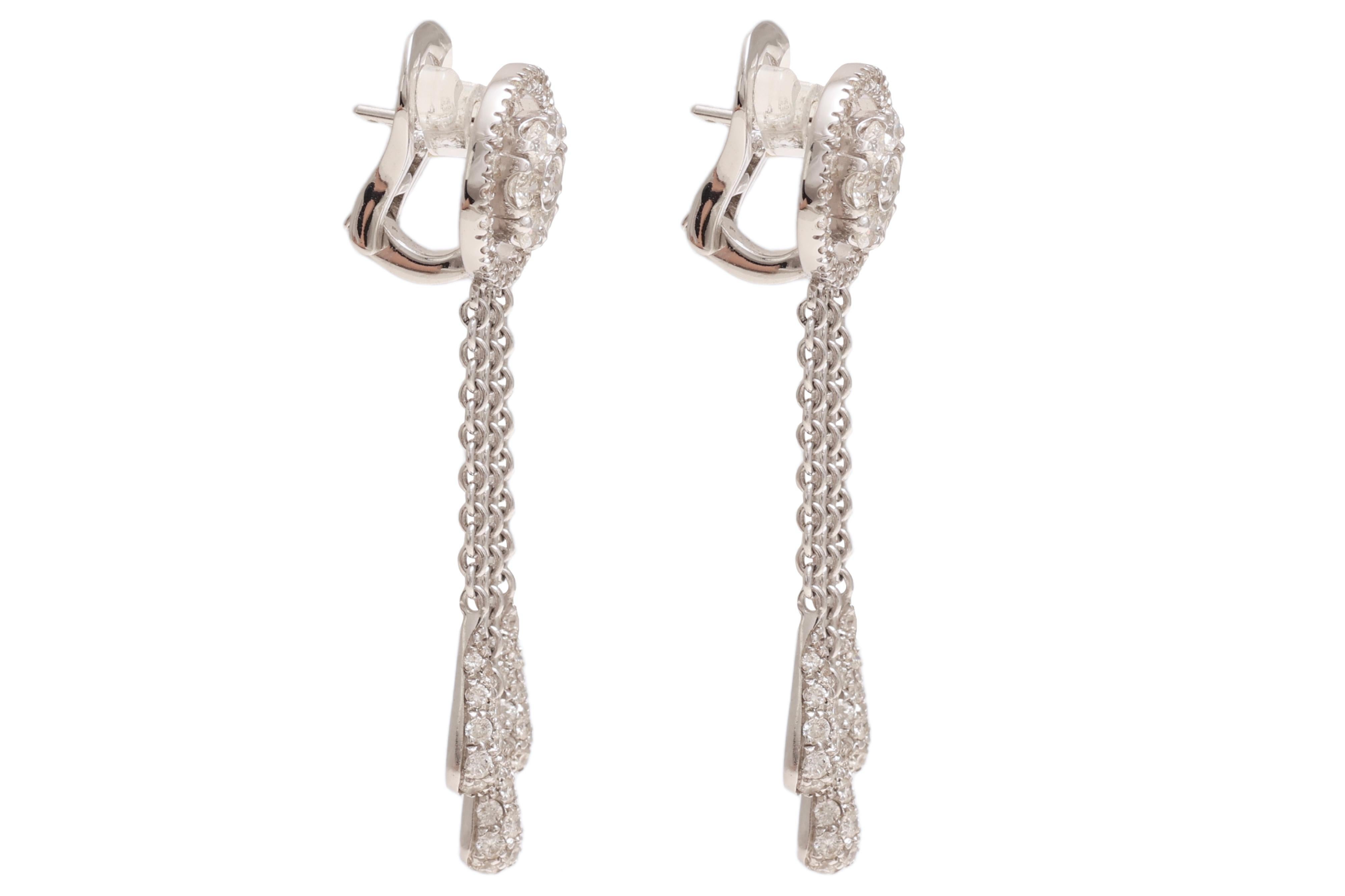 Taglio brillante 18 kt. Orecchini pendenti in oro bianco con 2,04 ct. Diamanti in vendita