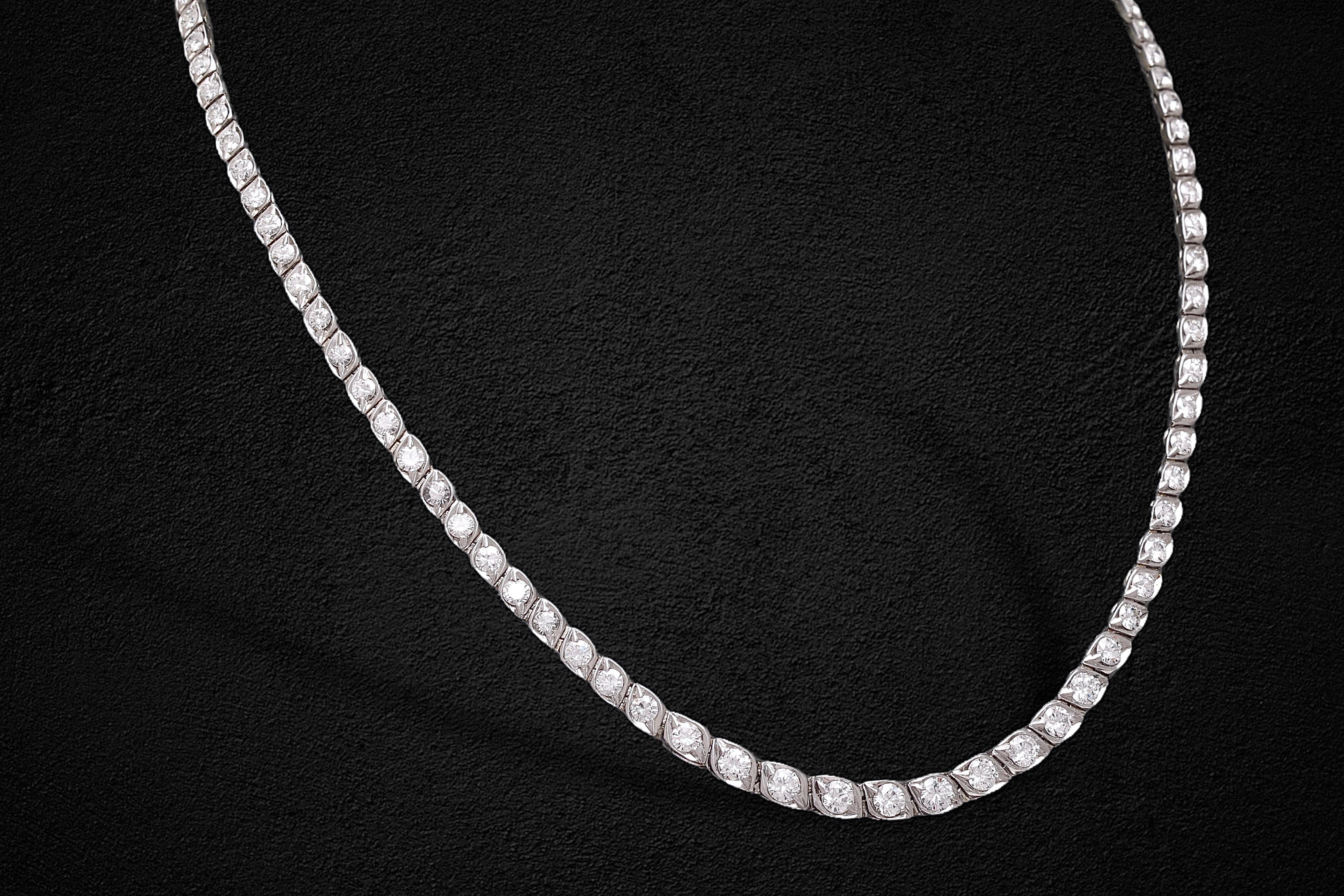 18 kt. White Gold Degradé Tennis Necklace with 7.31 ct. Diamonds In Excellent Condition For Sale In Antwerp, BE