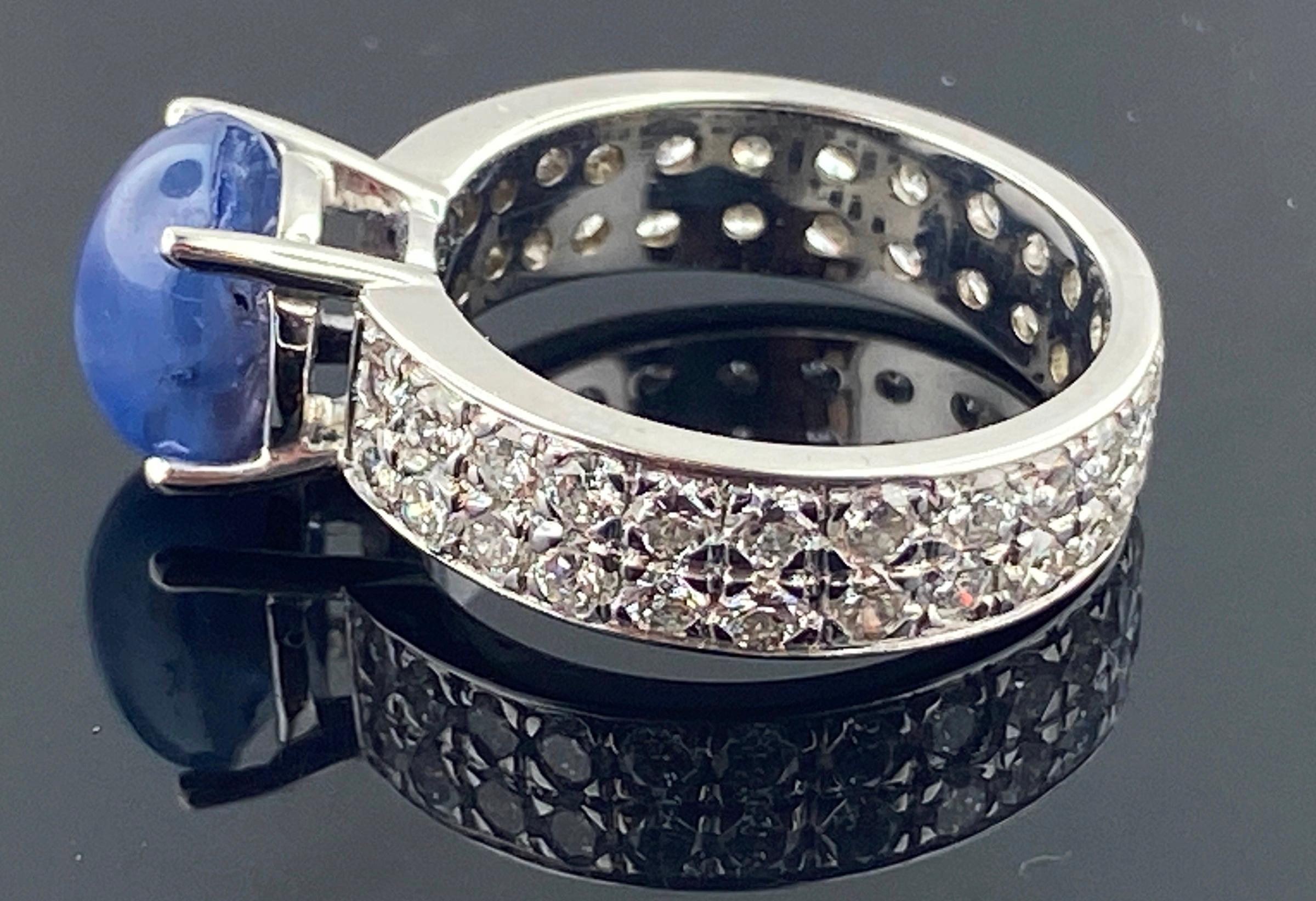 18 Karat White Gold Diamond and Blue Star Sapphire Ring In Excellent Condition In Palm Desert, CA