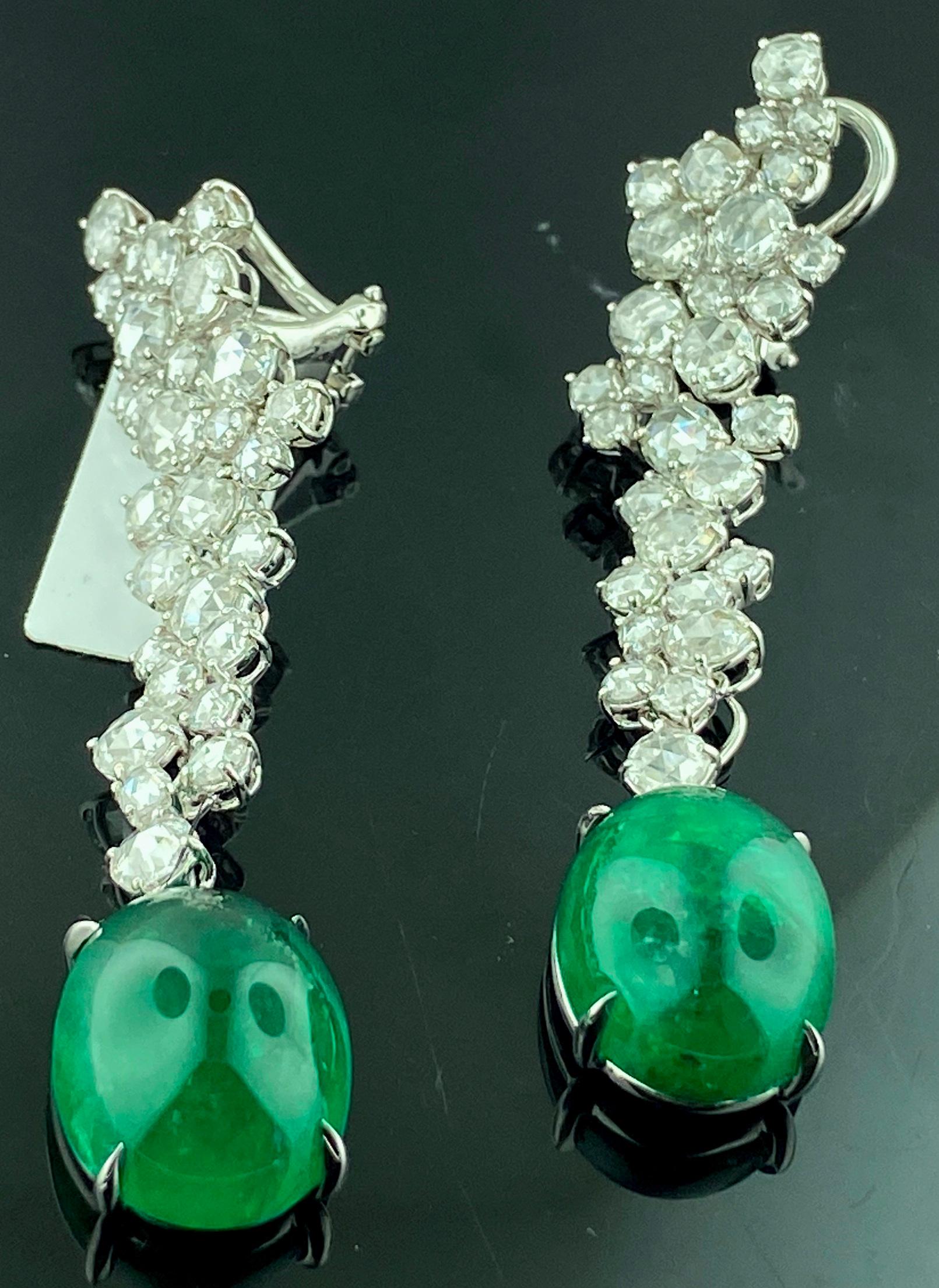 18 Karat White Gold Diamond and Emerald Drop Earrings In Excellent Condition For Sale In Palm Desert, CA
