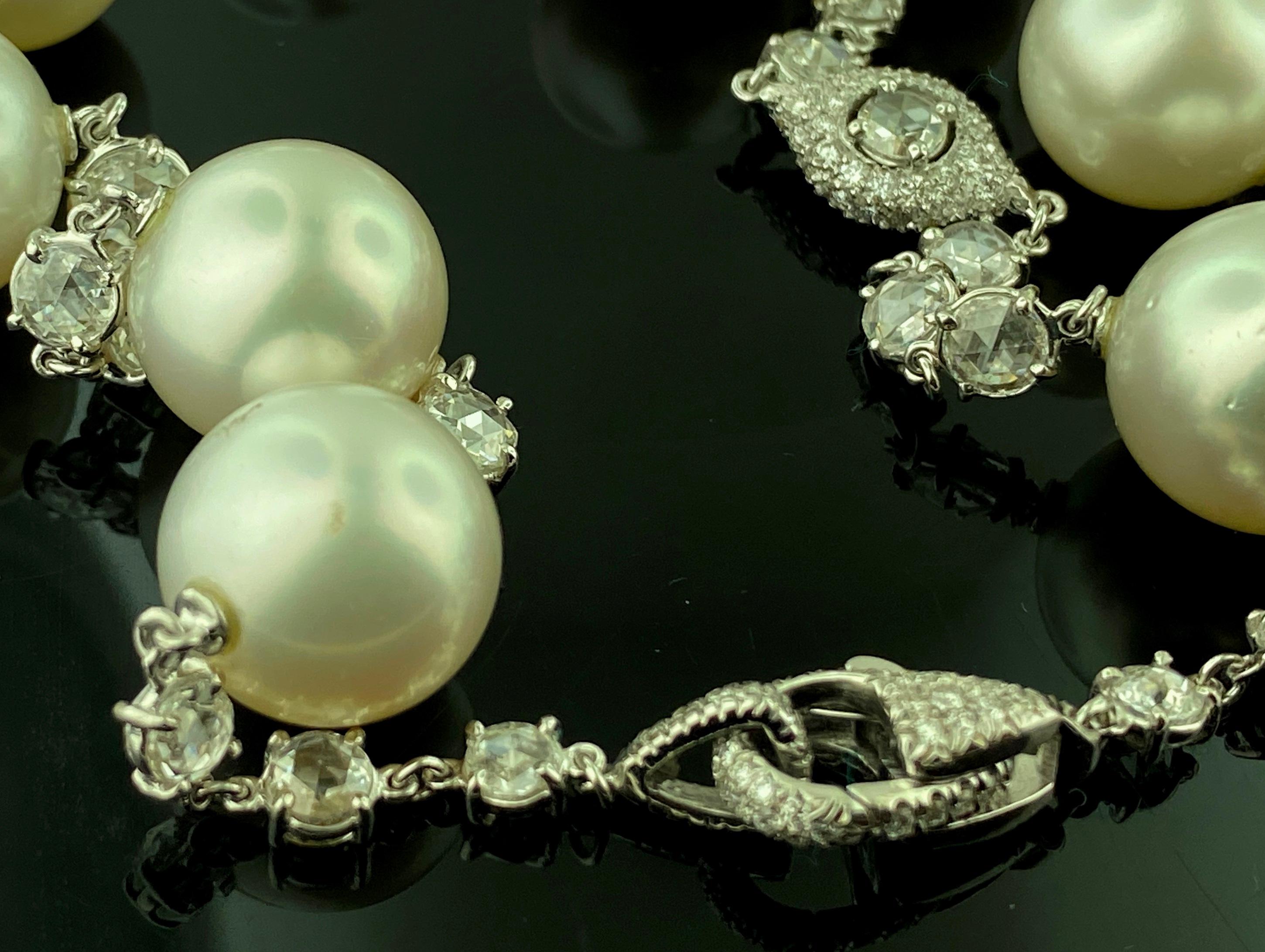 18 KT White Gold Diamond and South Sea Pearl Necklace In Excellent Condition For Sale In Palm Desert, CA