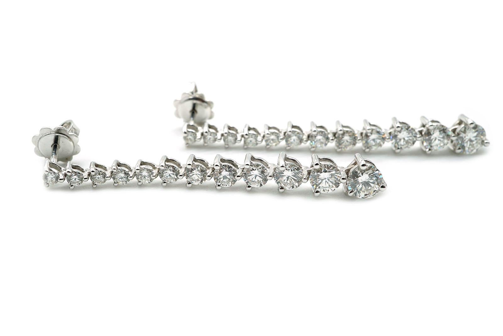 18 Kt White Gold Diamond Chandelier Earrings Ct 3.70 For Sale 1