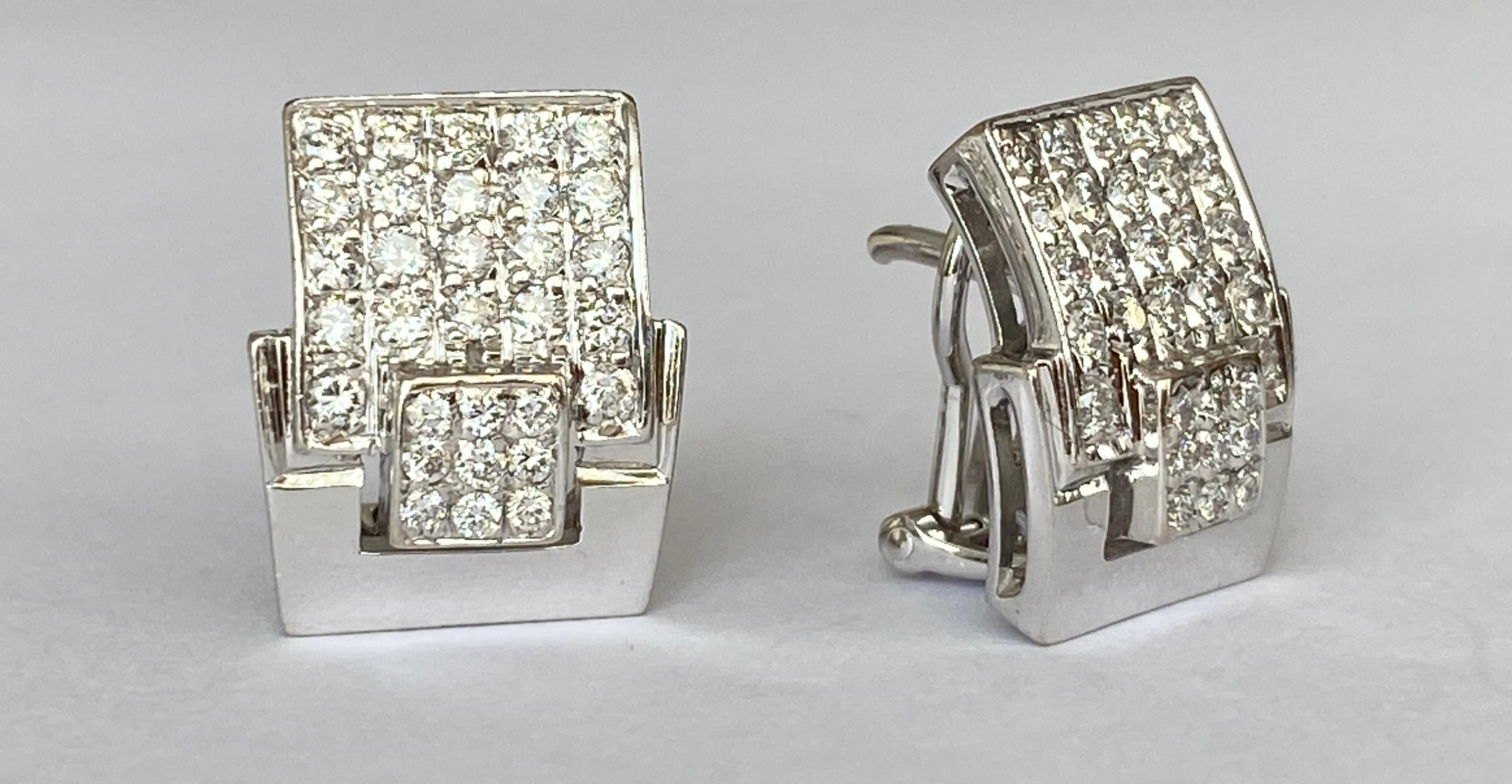 18 Karat White Gold Diamond Ear Studs In Good Condition For Sale In AMSTERDAM, NL