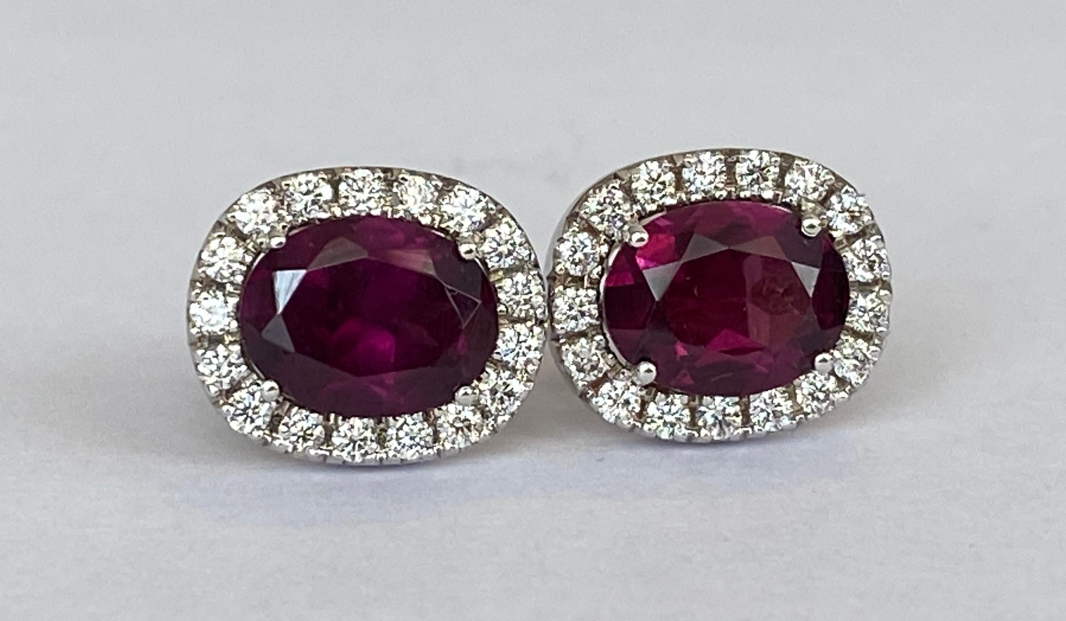 Brilliant Cut 18 kt white gold Diamond earrings studs with  Red Tourmaline For Sale