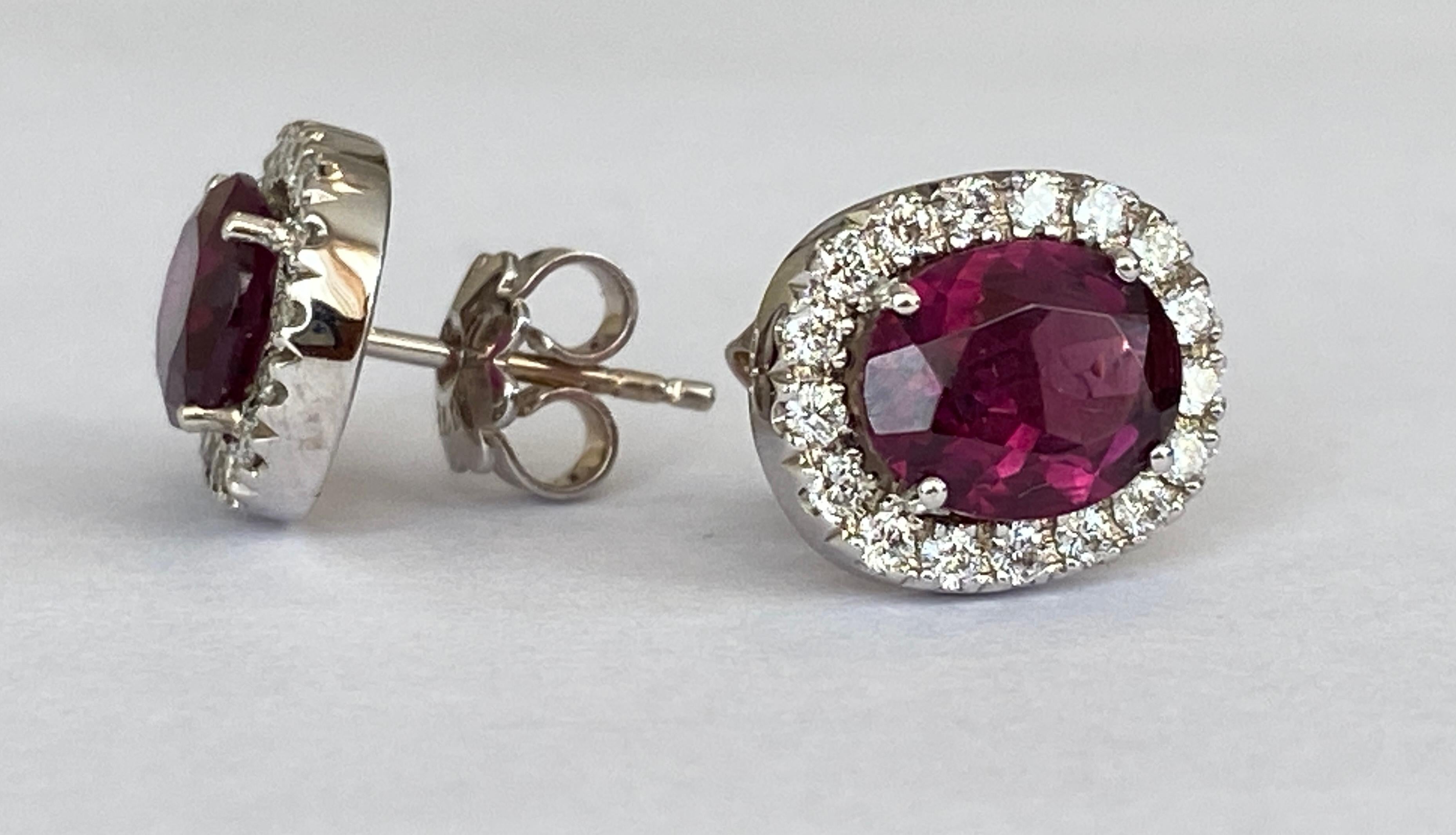 Women's 18 kt white gold Diamond earrings studs with  Red Tourmaline For Sale