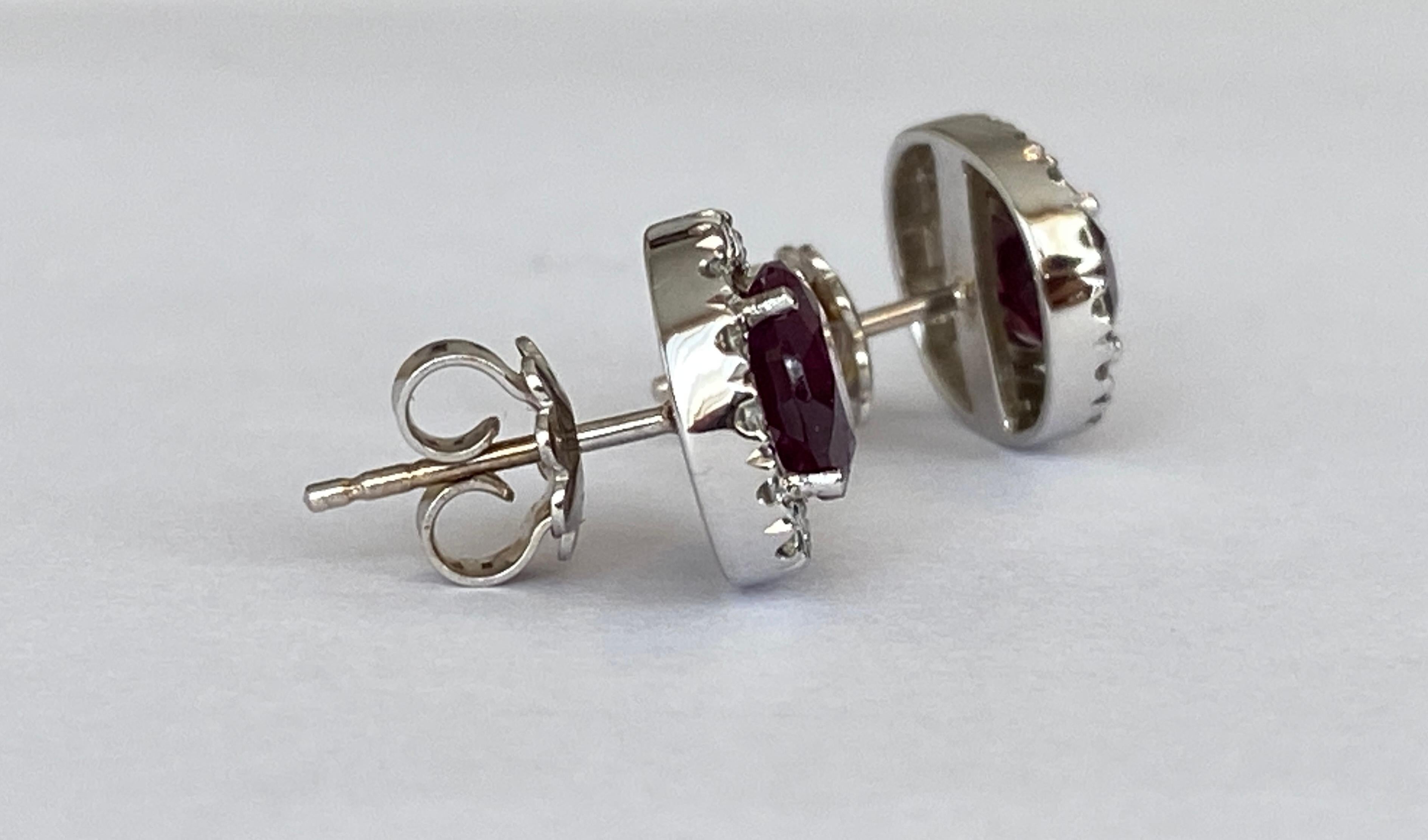 18 kt white gold Diamond earrings studs with  Red Tourmaline For Sale 2