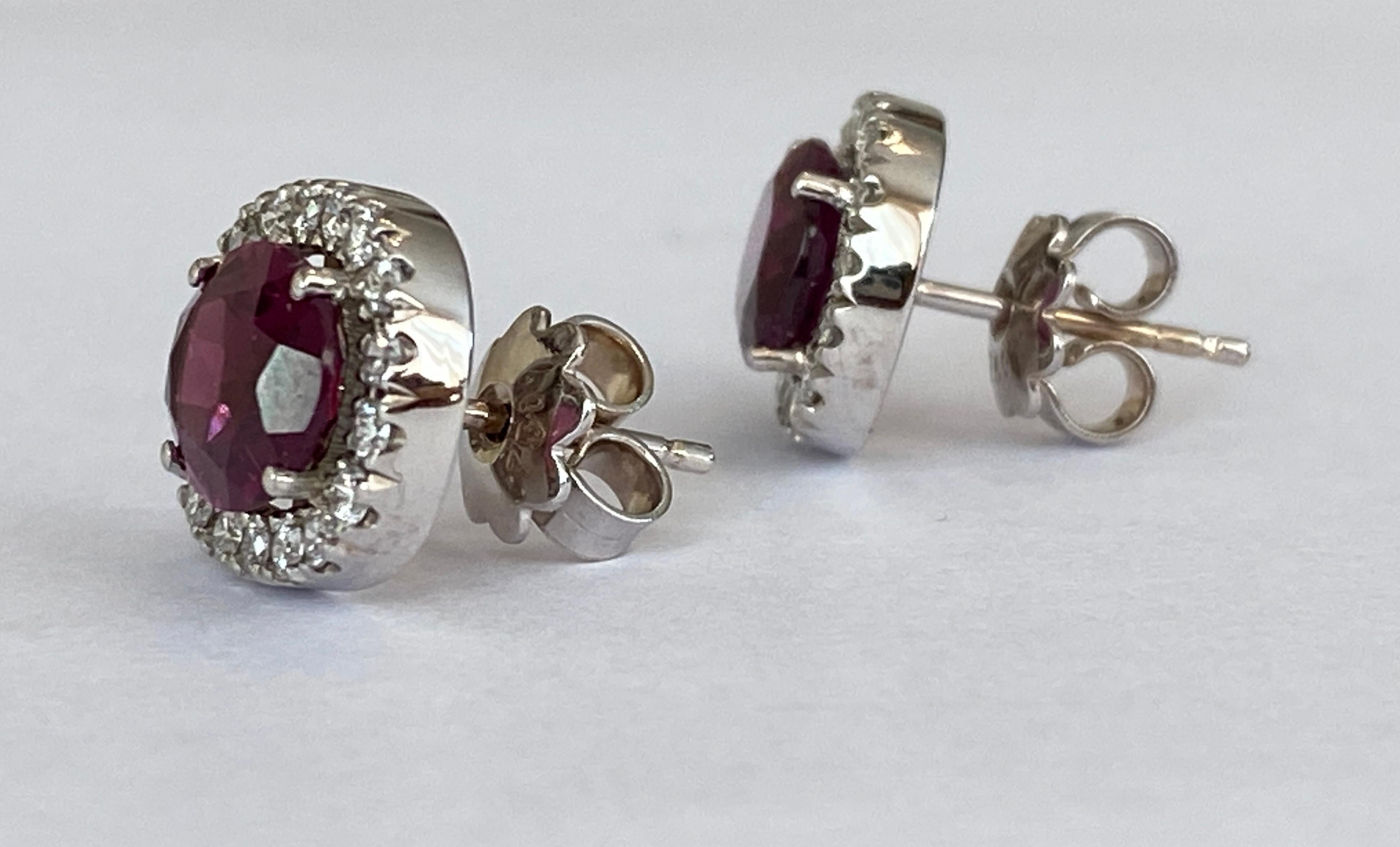 18 kt white gold Diamond earrings studs with  Red Tourmaline For Sale 3
