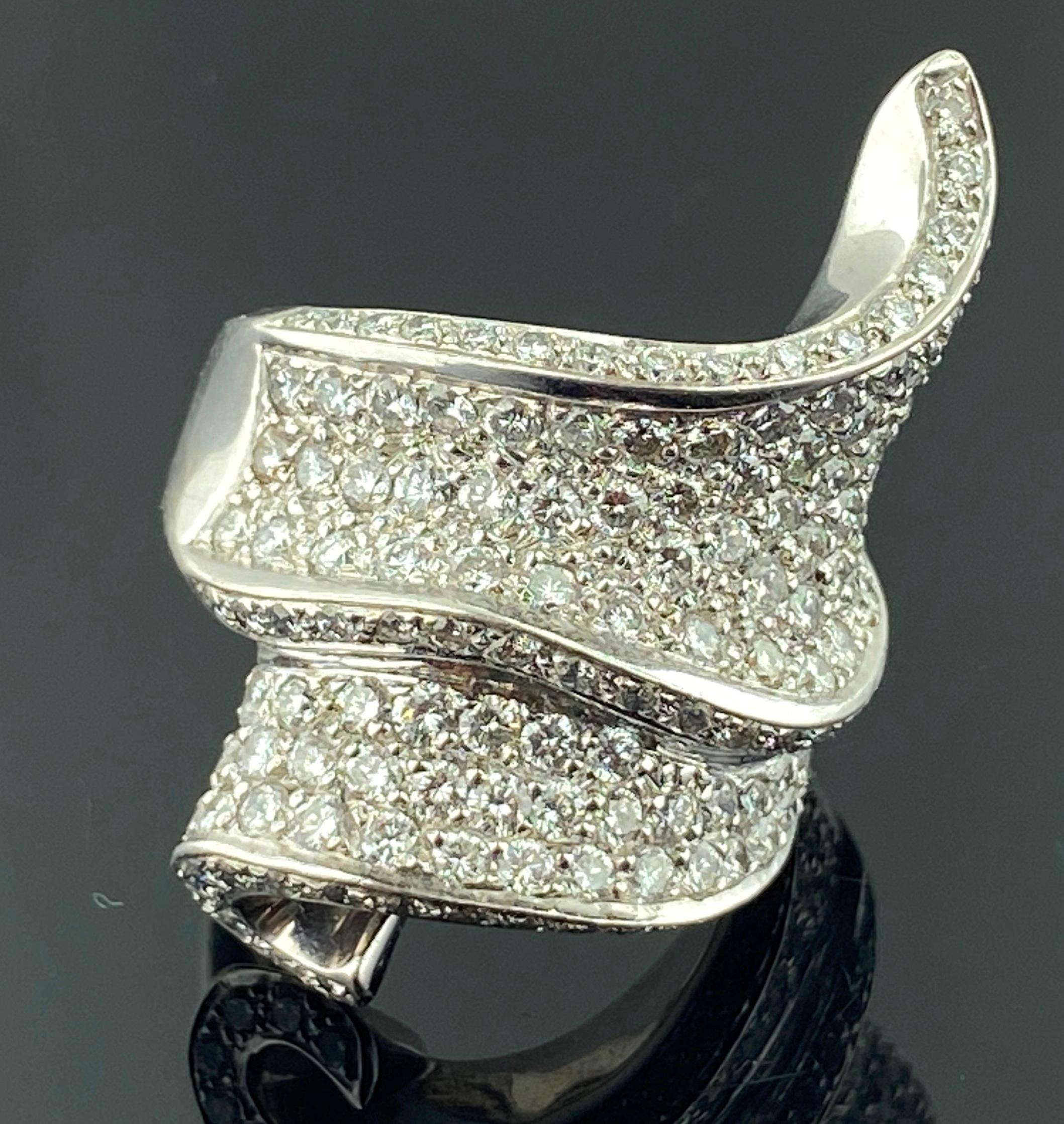 Round Cut 18 Karat White Gold and Diamond Ring