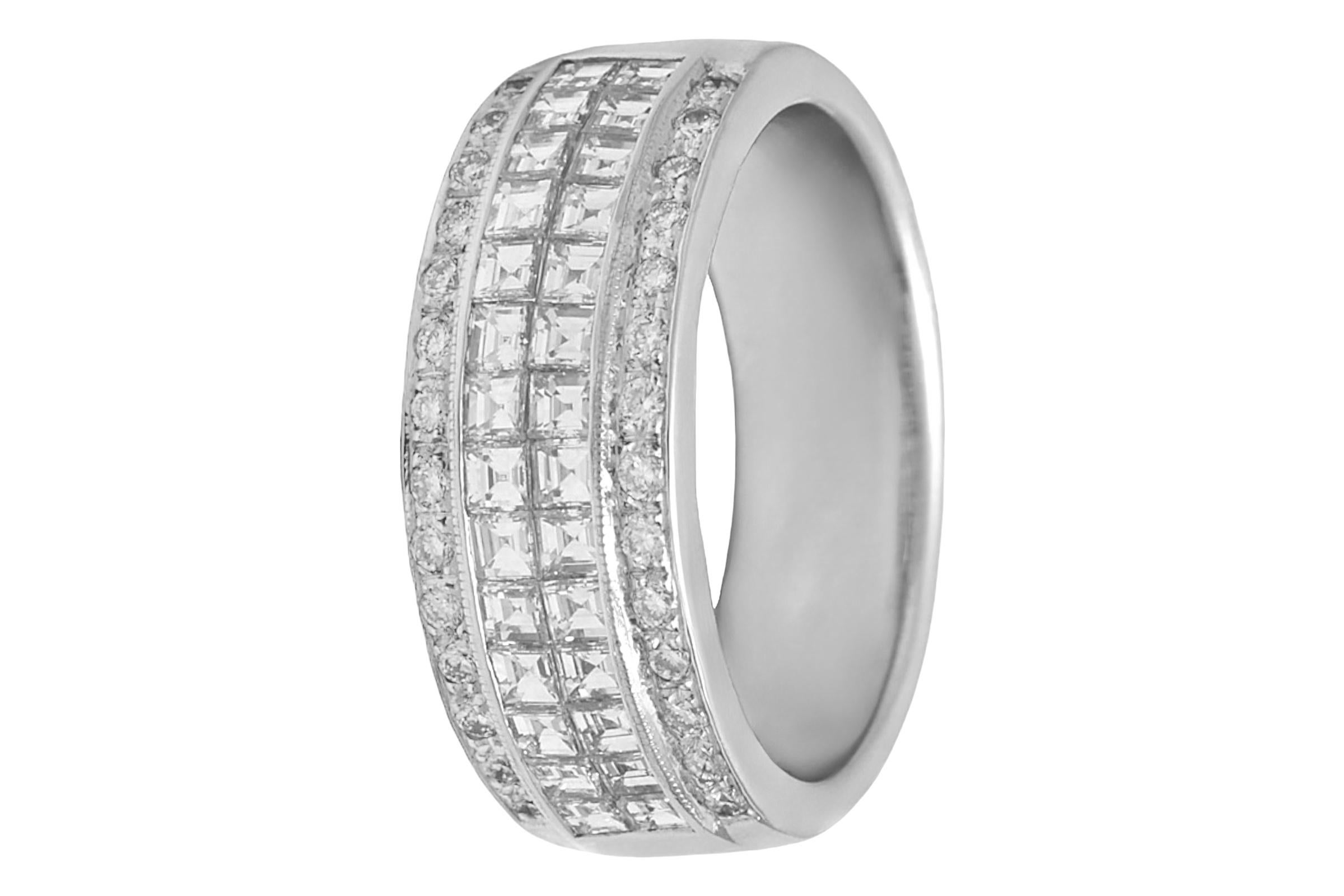 WHITE GOLDEN RING WITH INVISIBLE SET SQUARE CUT DIAMONDS & BRILLIANT CUT DIAMONDS

MATERIAL: 18 kt white gold, 8.9 Gram

SIZE: 54 EU / 7 US ( Can be resized for free)

DIAMONDS: Square and Brilliant cut diamonds, together ca. 1.41 Cts

 