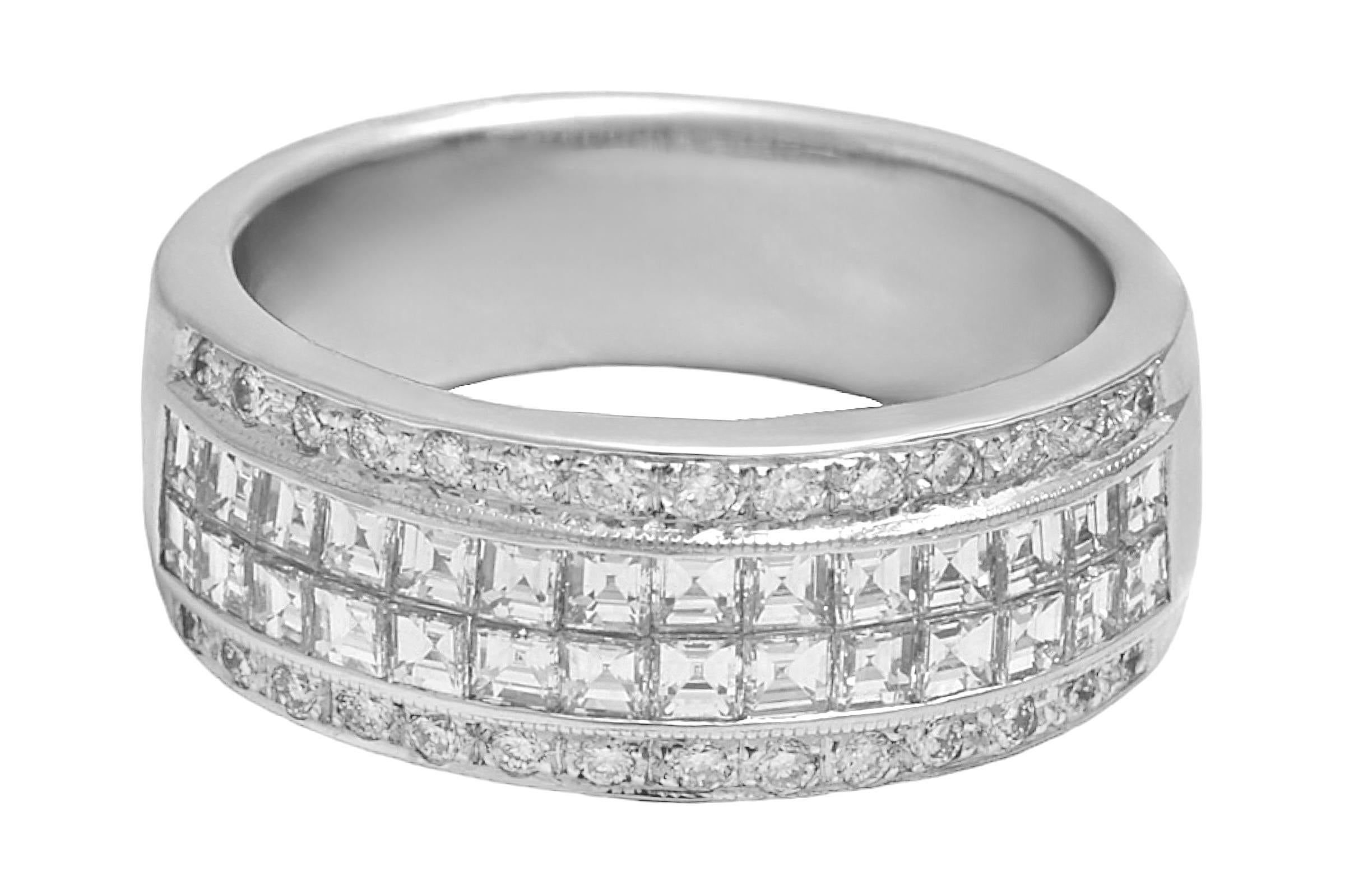 18 Kt White Gold Diamond Ring, Invisible Setting Square Cut Diamonds In New Condition For Sale In Antwerp, BE