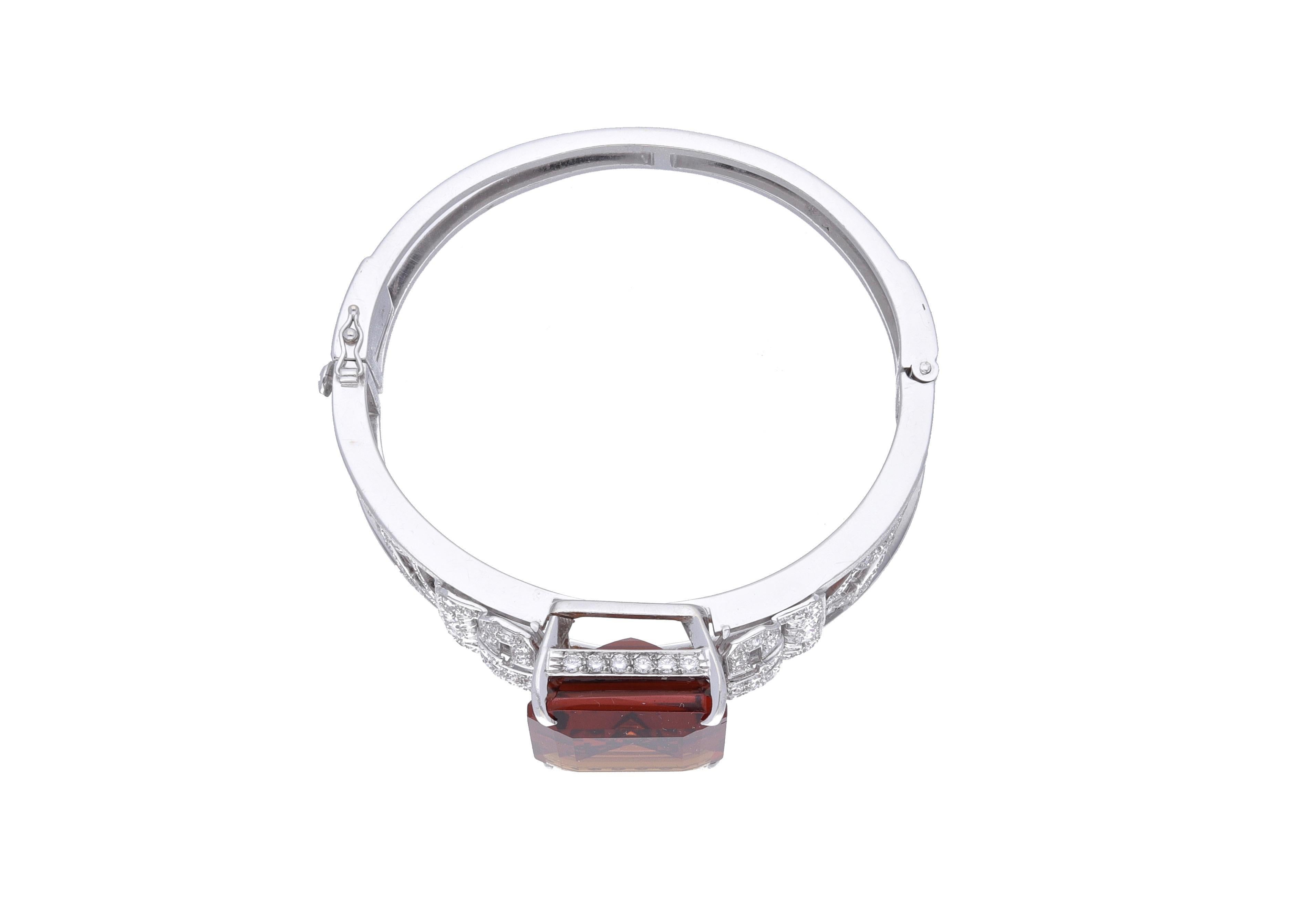 Moderne Bracelet jonc en or blanc 18 carats, diamants et quartz citrine en vente