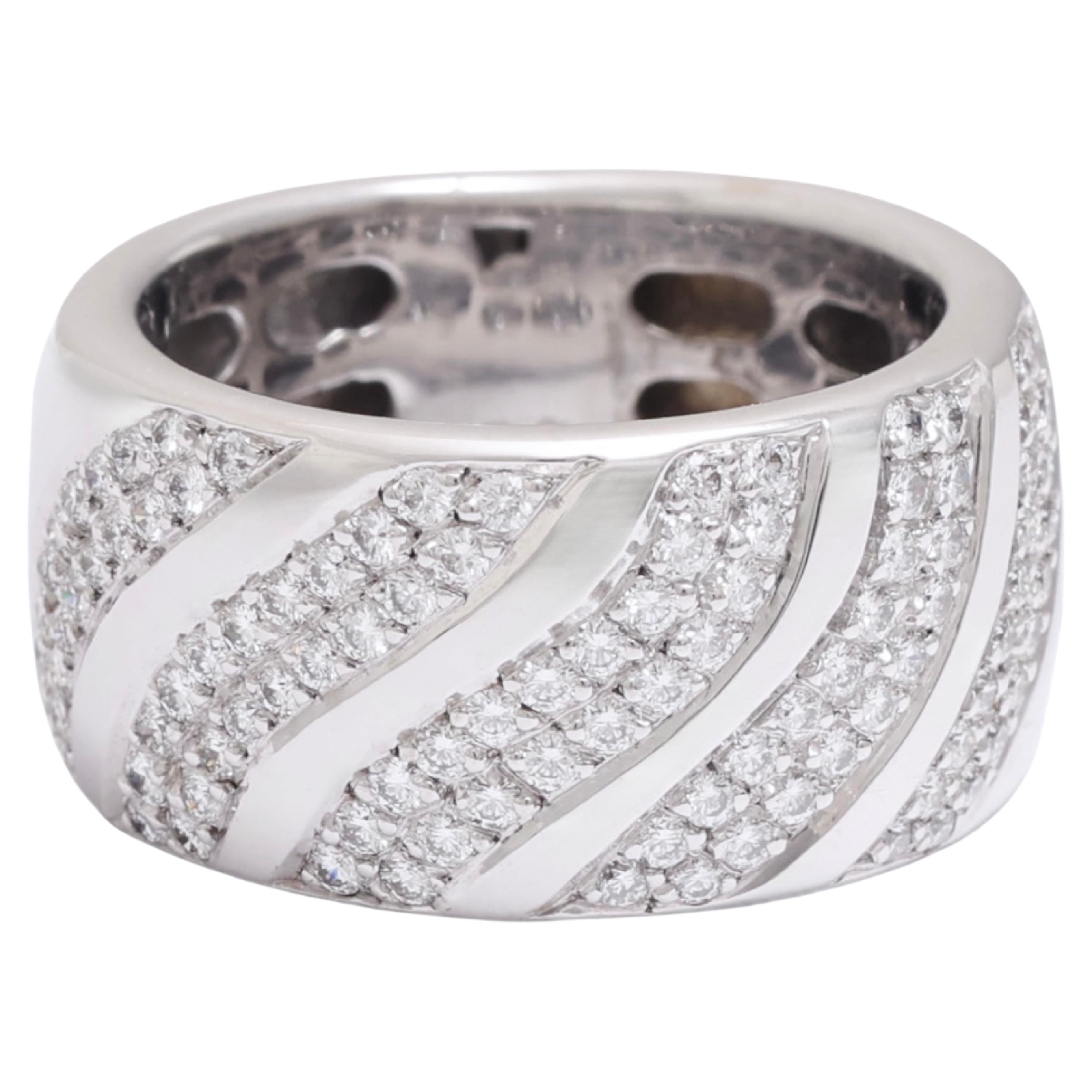 18 Kt White Gold & Diamonds Set Wedding Ring