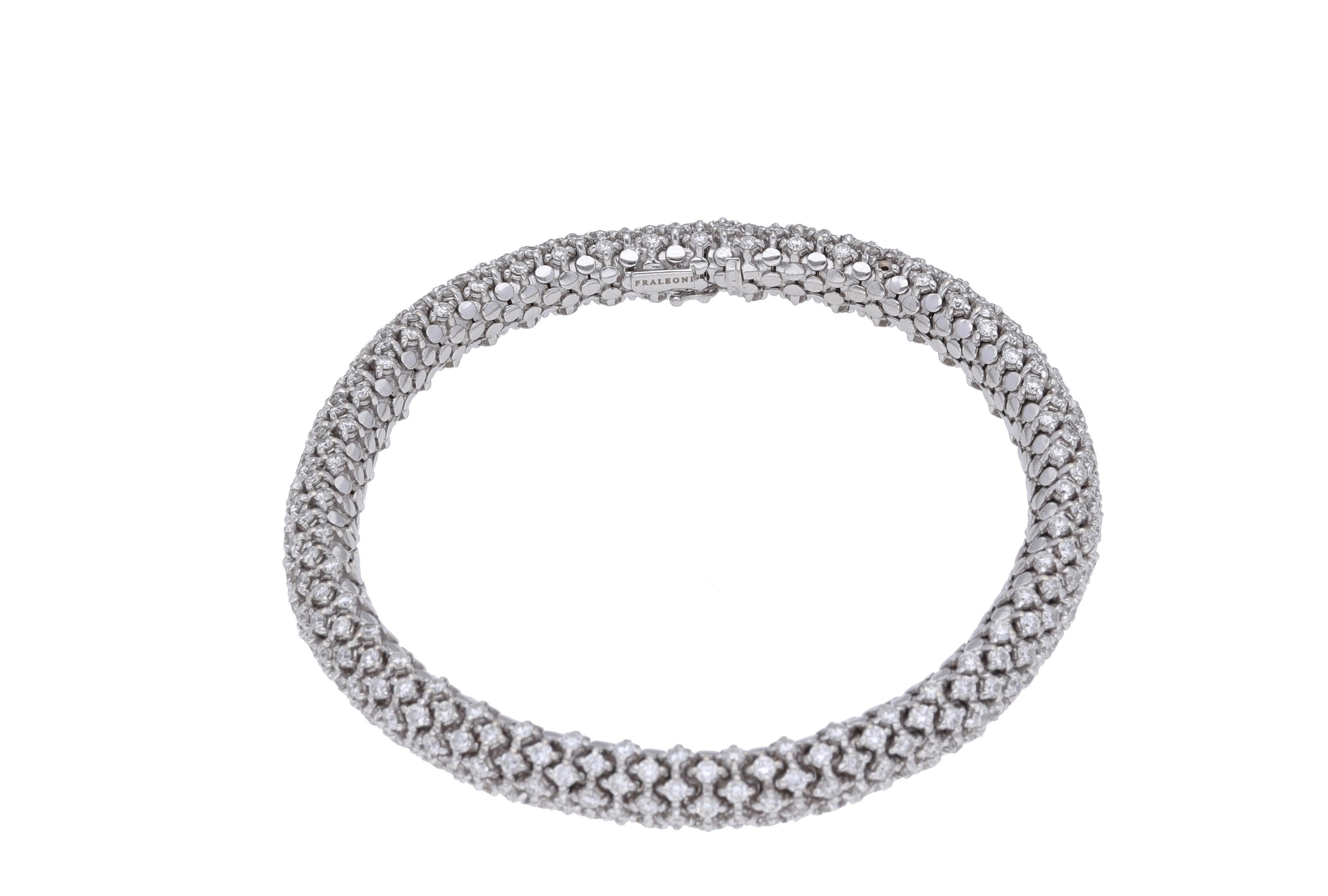 Modern 18 Karat White Gold Diamonds Tennis Bracelet
