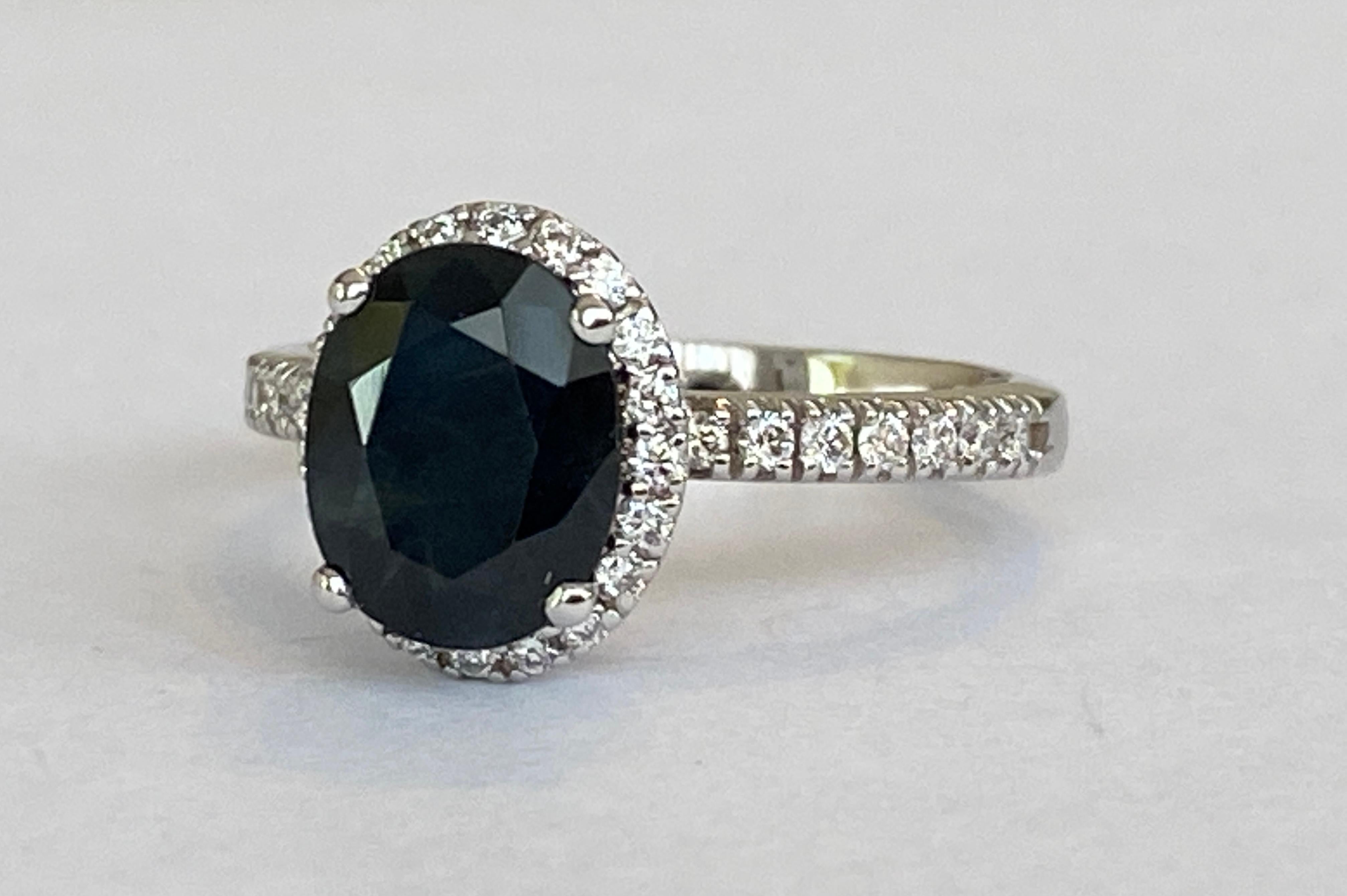 18 Kt. White Gold Diana Cocktail Ring with 2.70 Carat Sapphire and Diamonds In New Condition For Sale In AMSTERDAM, NL