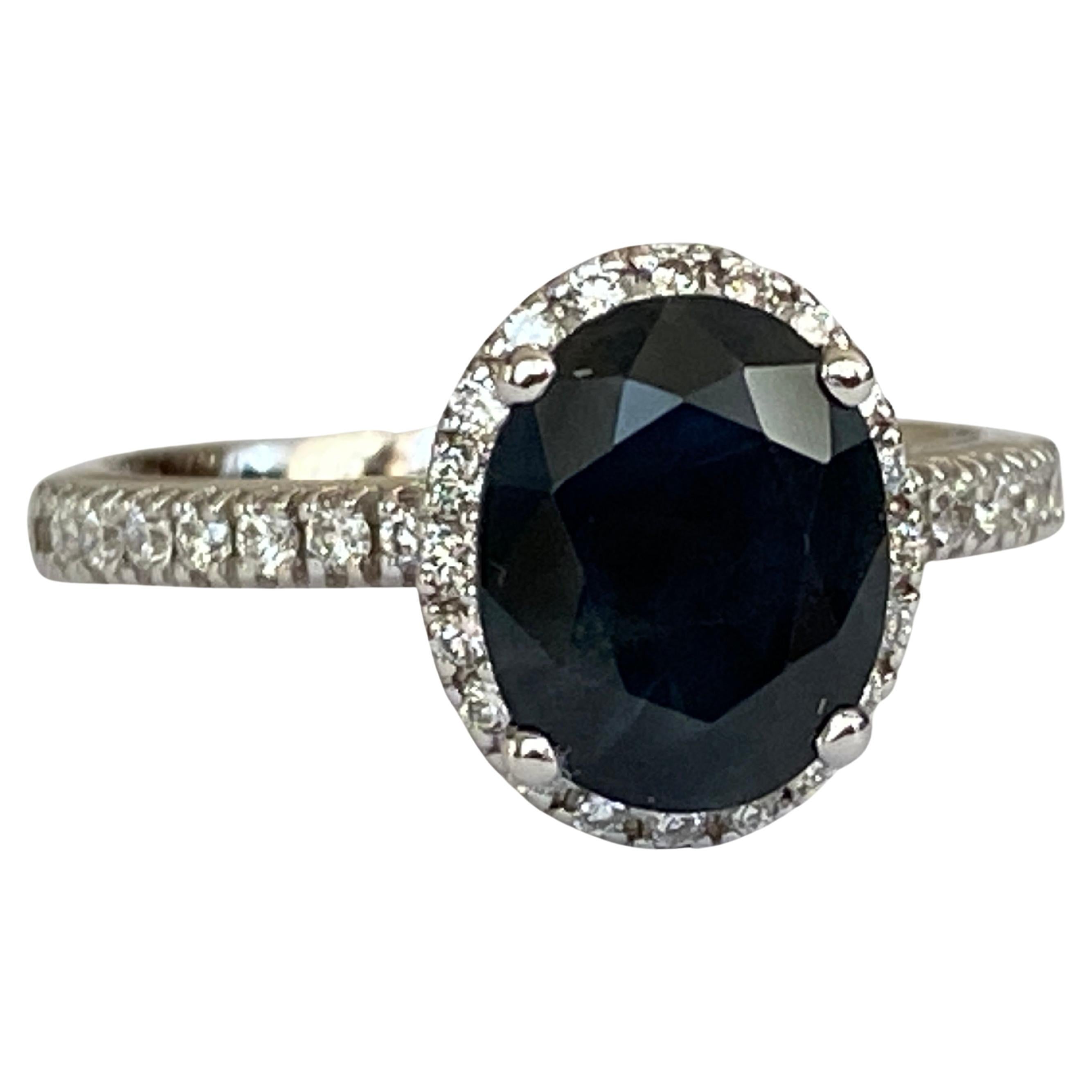 18 Kt. Anillo de Cóctel Diana de Oro Blanco con Zafiro de 2,70 Quilates y Diamantes