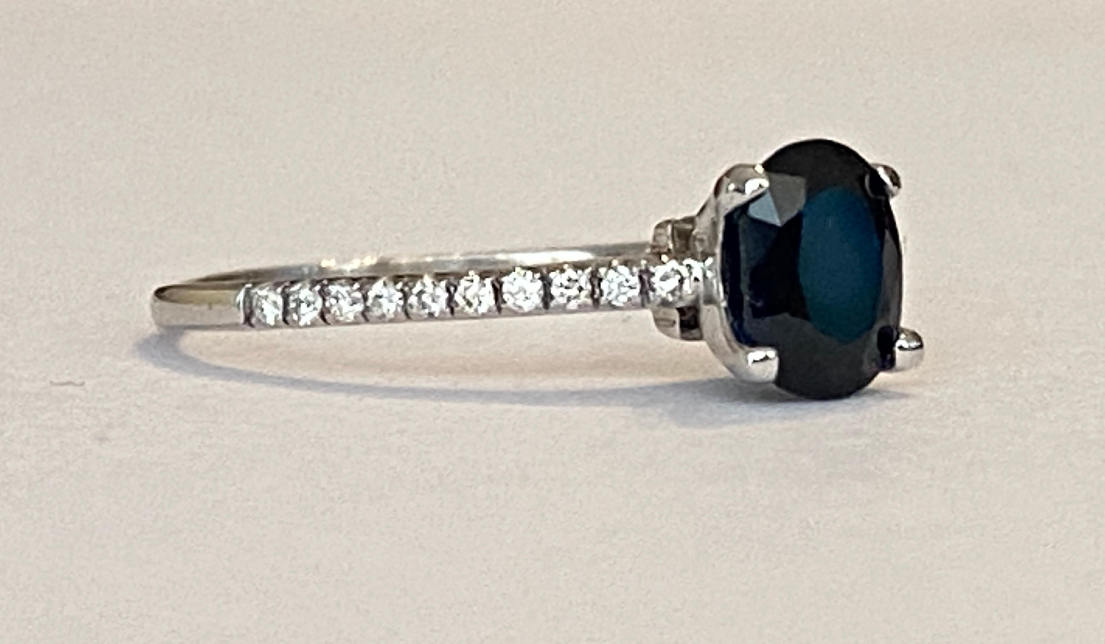 18 Kt. Anello Diana in oro bianco con zaffiro e diamanti da 1,00 carati in vendita 1