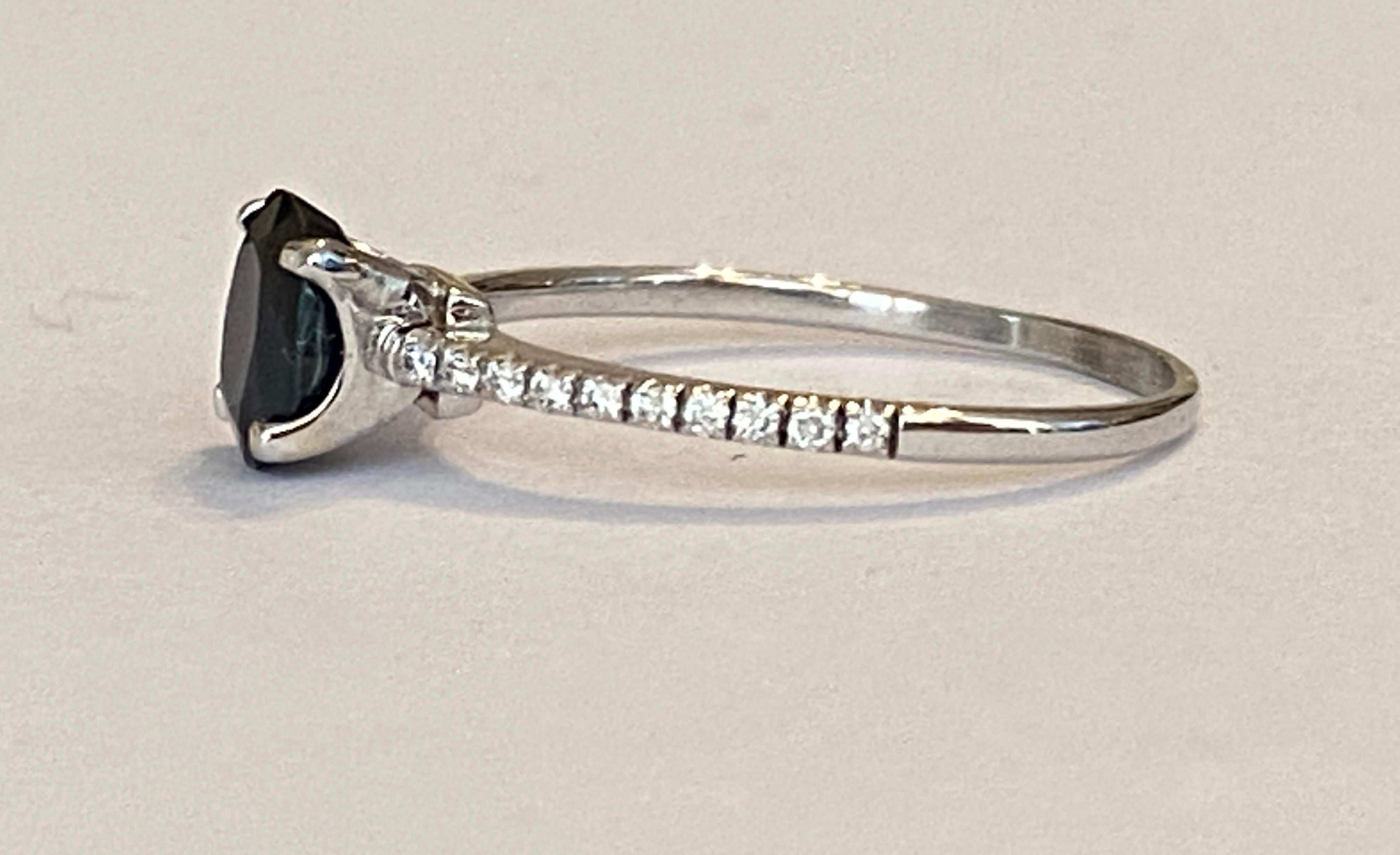 18 Kt. Anello Diana in oro bianco con zaffiro e diamanti da 1,00 carati in vendita 3