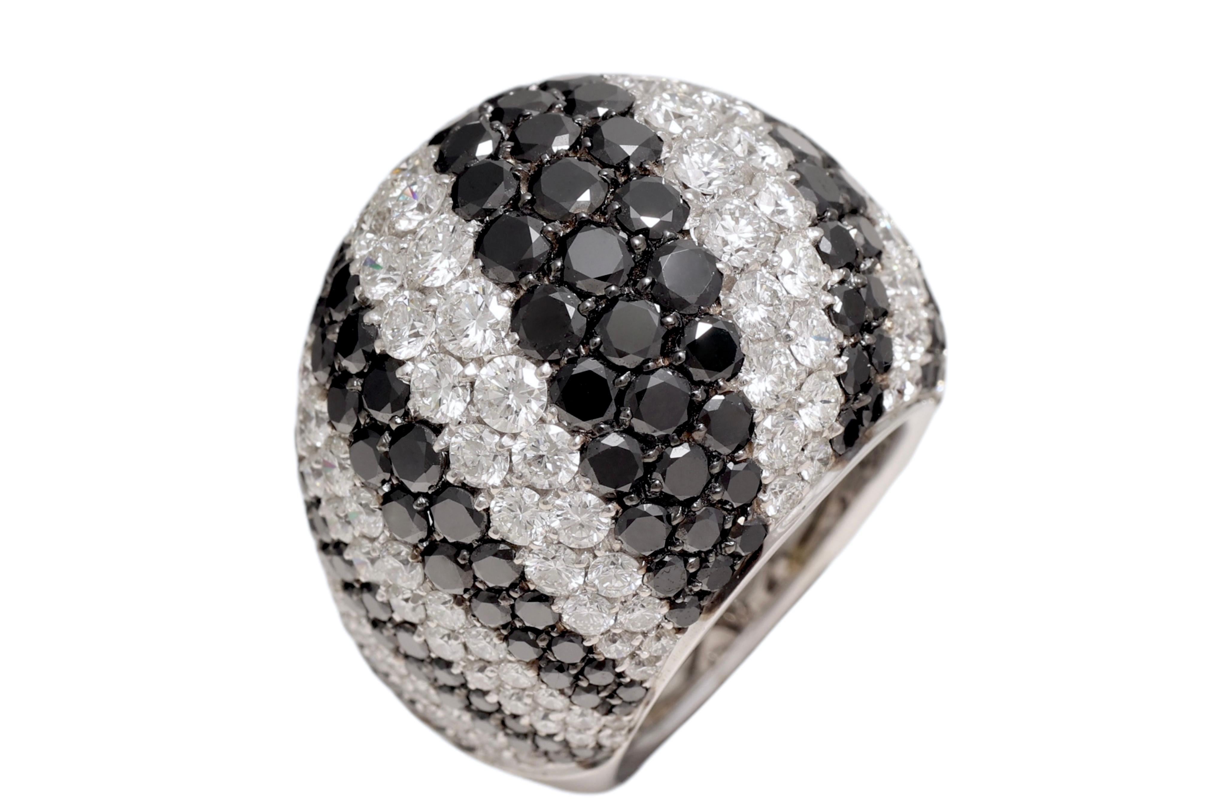 18 Kt White Gold Dome Full Pavé Diamond Ring, Black & White Diamonds In New Condition For Sale In Antwerp, BE