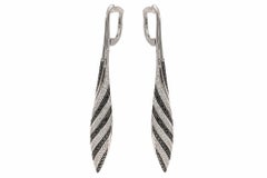 18 kt. White Gold Earrings with 1.48 Carat Black & White Diamonds