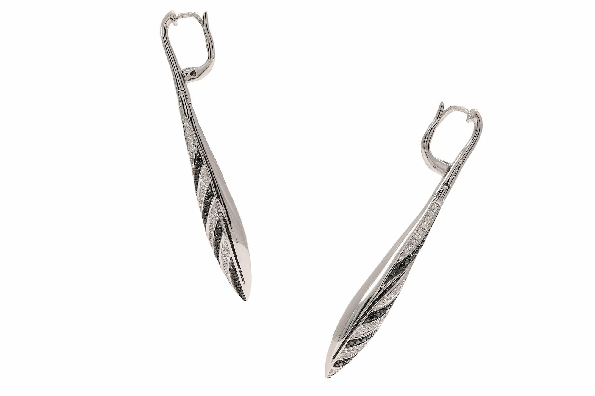 Brilliant Cut 18 kt. White Gold Earrings with 1.48 Carat Black & White Diamonds For Sale