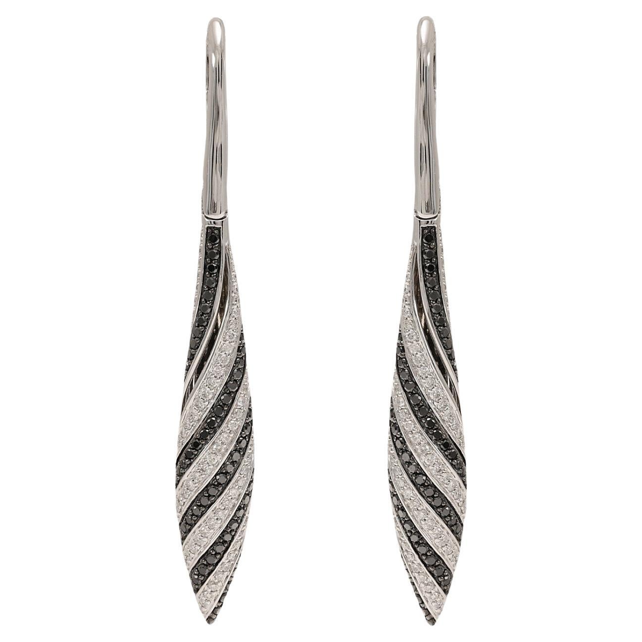 18 kt. White Gold Earrings with 1.48 Carat Black & White Diamonds