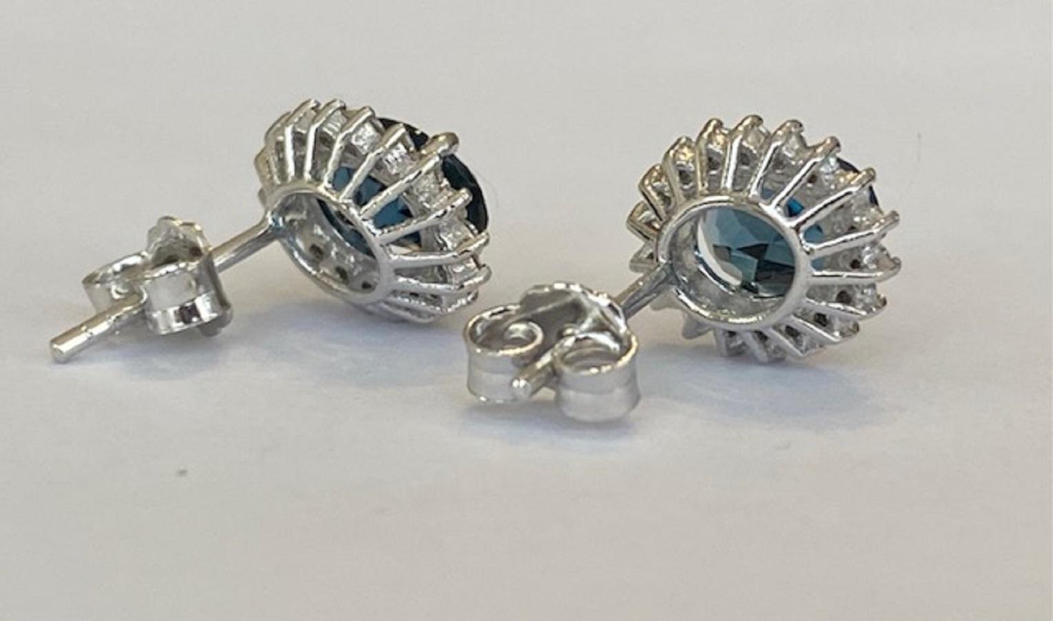 18 kt. White gold earrings with 2.50 ct Topazs and Diamonds For Sale 2