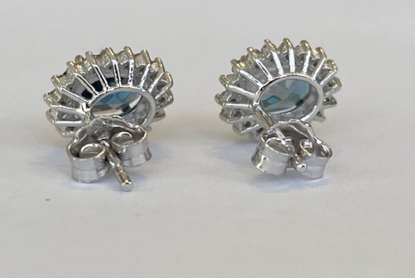 18 kt. White gold earrings with 2.50 ct Topazs and Diamonds For Sale 3