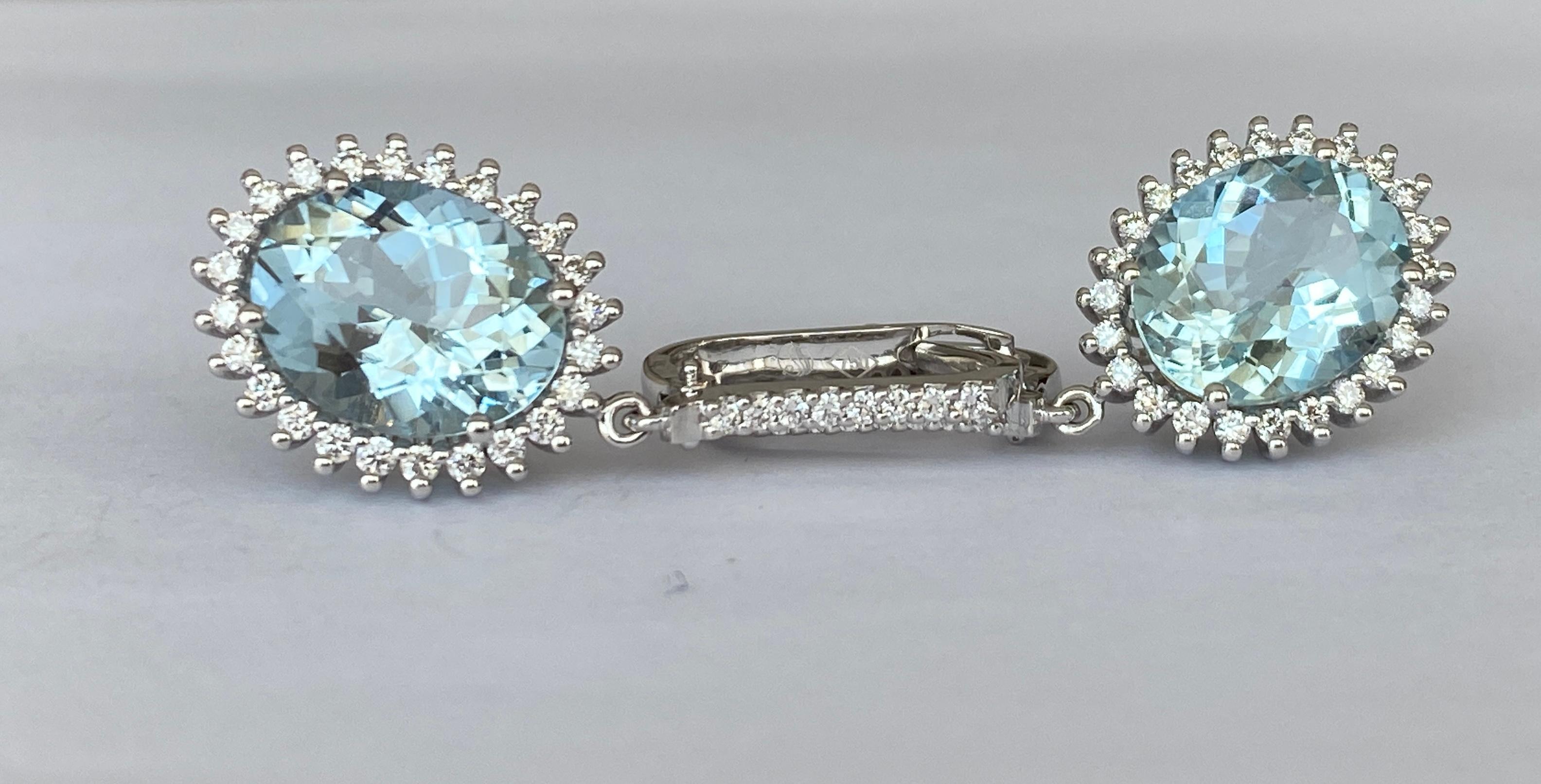 18 Kt. White Gold Earrings with 6.02 Ct Aquamarine and Diamonds In New Condition For Sale In AMSTERDAM, NL