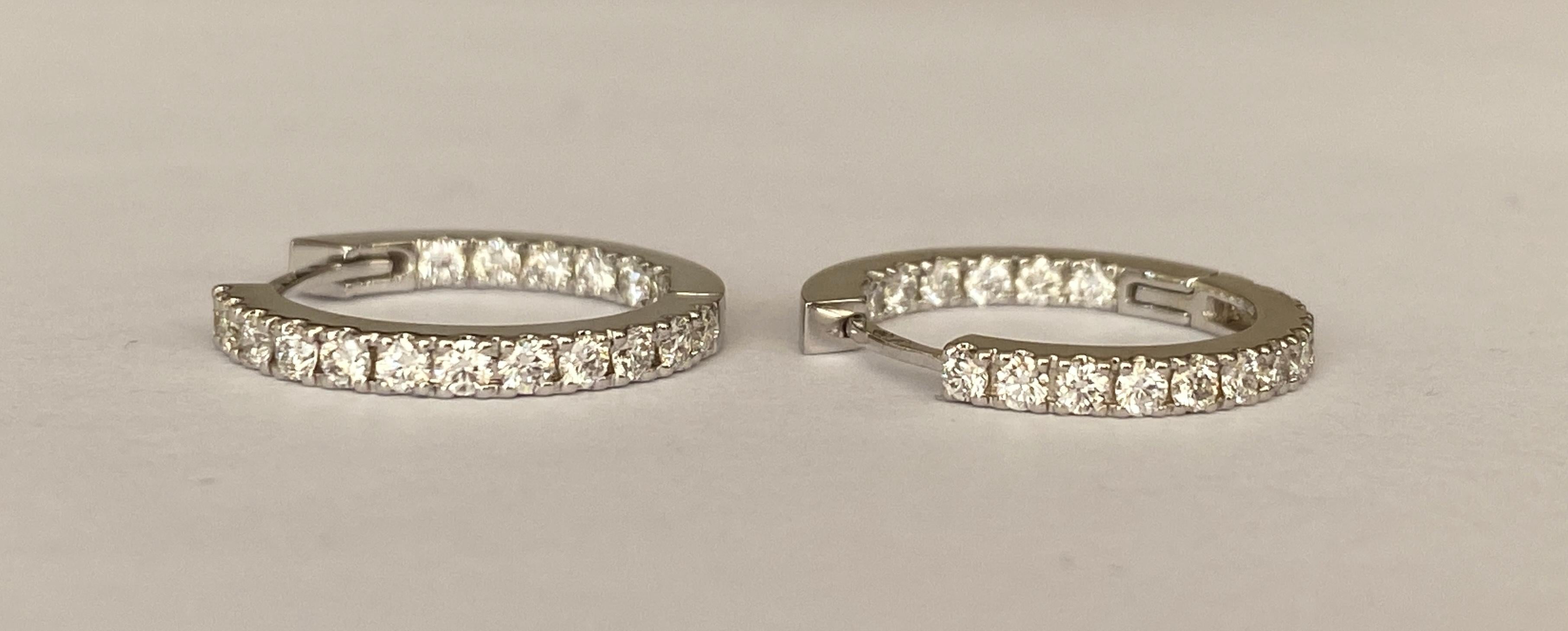 18 Karat White Gold Earrings with Diamonds For Sale 5