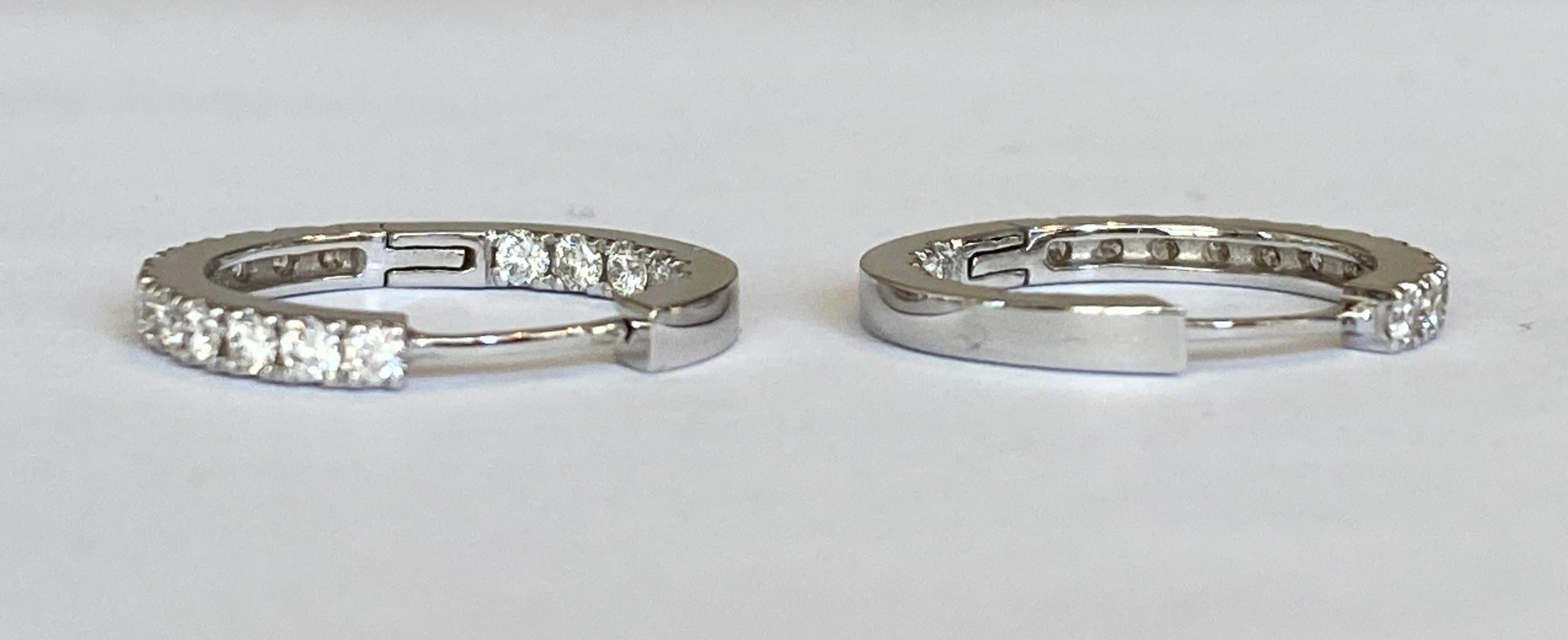 18 Karat White Gold Earrings with Diamonds For Sale 1