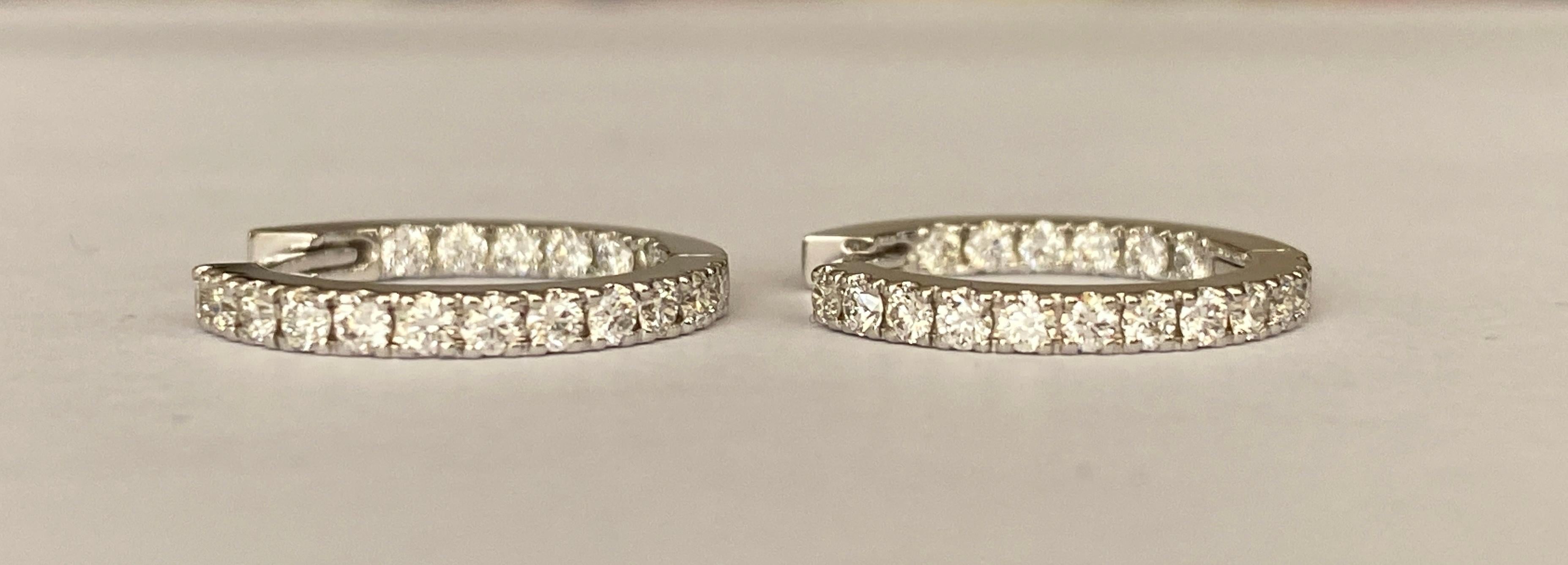 18 Karat White Gold Earrings with Diamonds For Sale 2