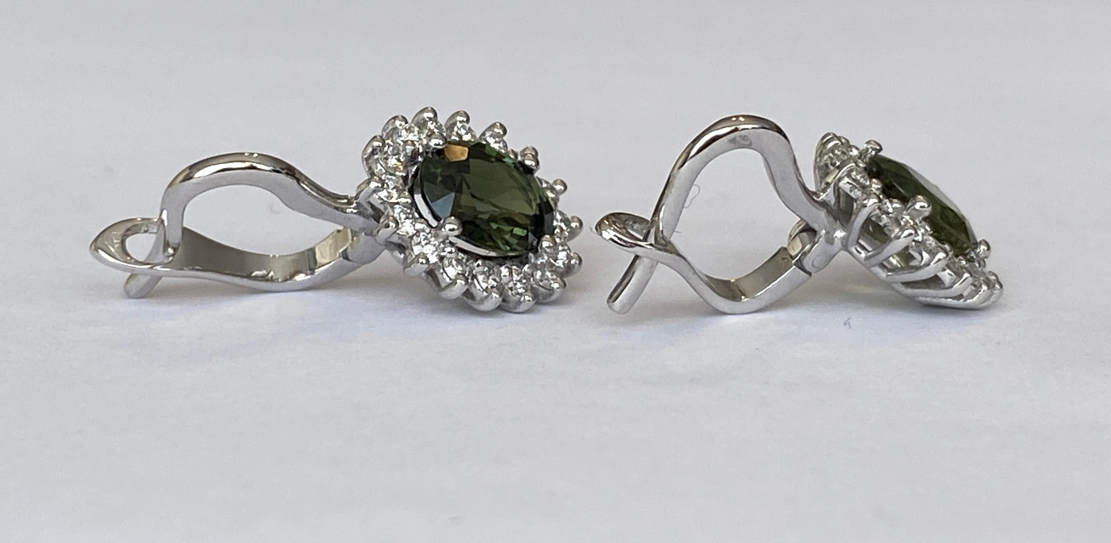 18 Karat White Gold Earrings with Green Sapphire Approx 3.00 Carat and Diamonds For Sale 1