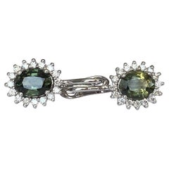 Boucles d'oreilles en or blanc 18 carats avec saphir vert d'environ 3,00 carats et diamants