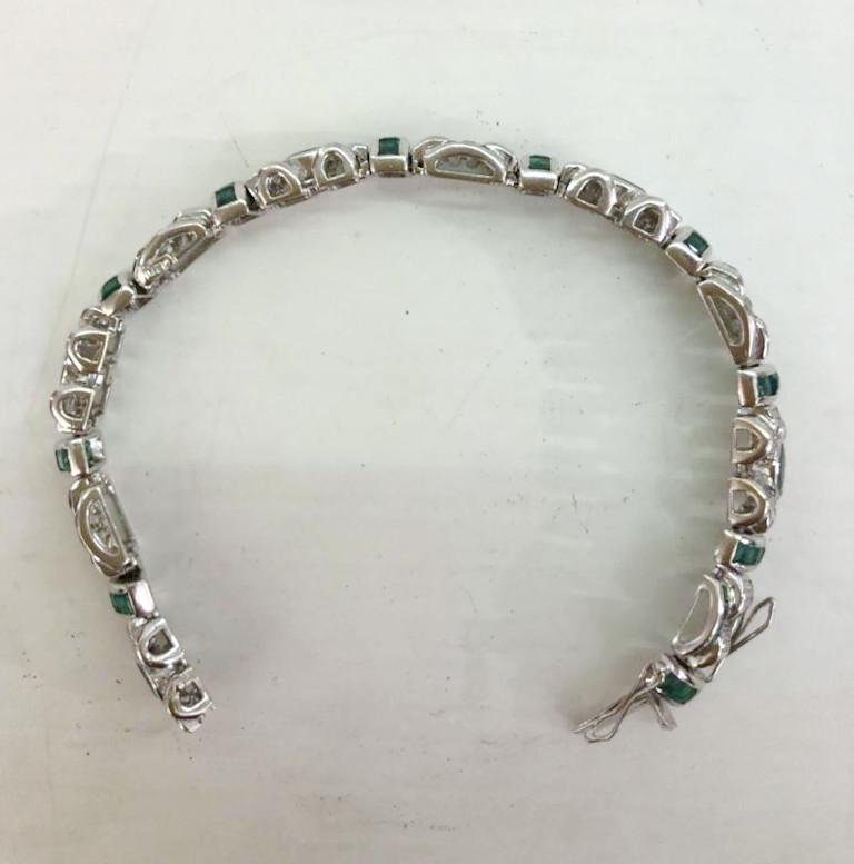 18 Kt White Gold Emerald and Diamond Bracelet In Good Condition In Palm Springs, CA