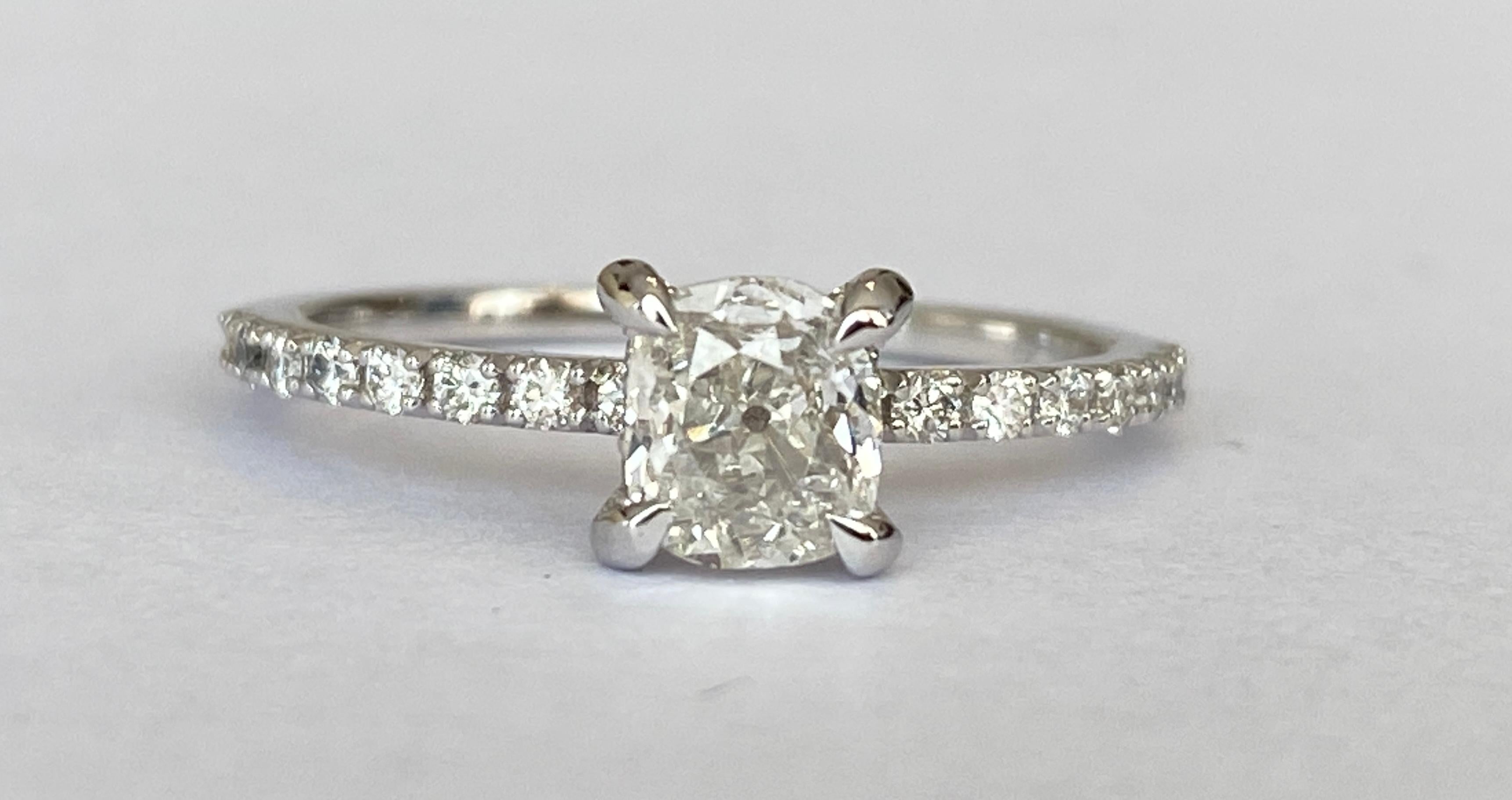 ALGT Verlobungsring aus 18 Karat Weißgold mit Diamanten, ALGT-zertifiziert (Zeitgenössisch) im Angebot