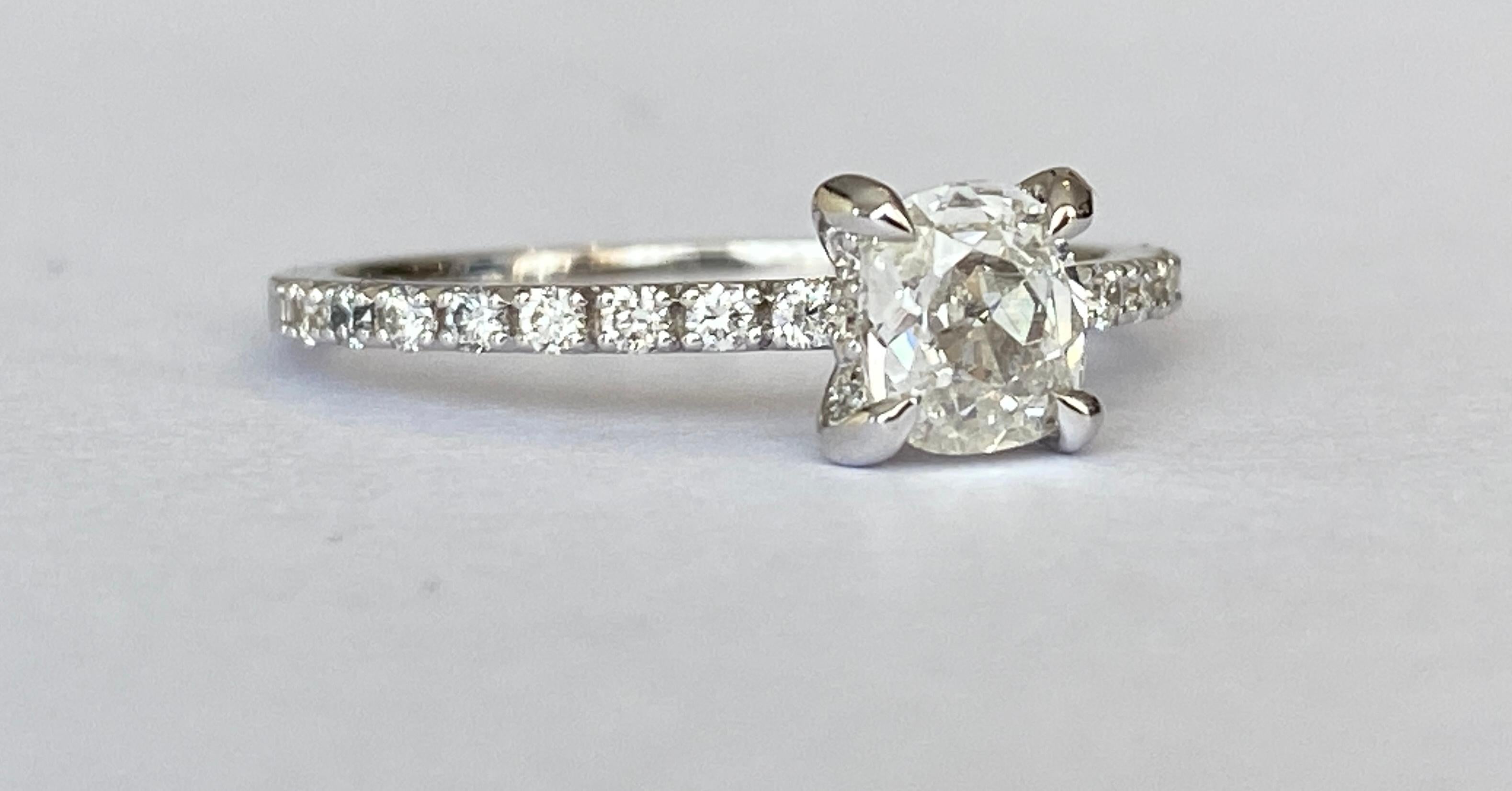 ALGT Verlobungsring aus 18 Karat Weißgold mit Diamanten, ALGT-zertifiziert Damen im Angebot