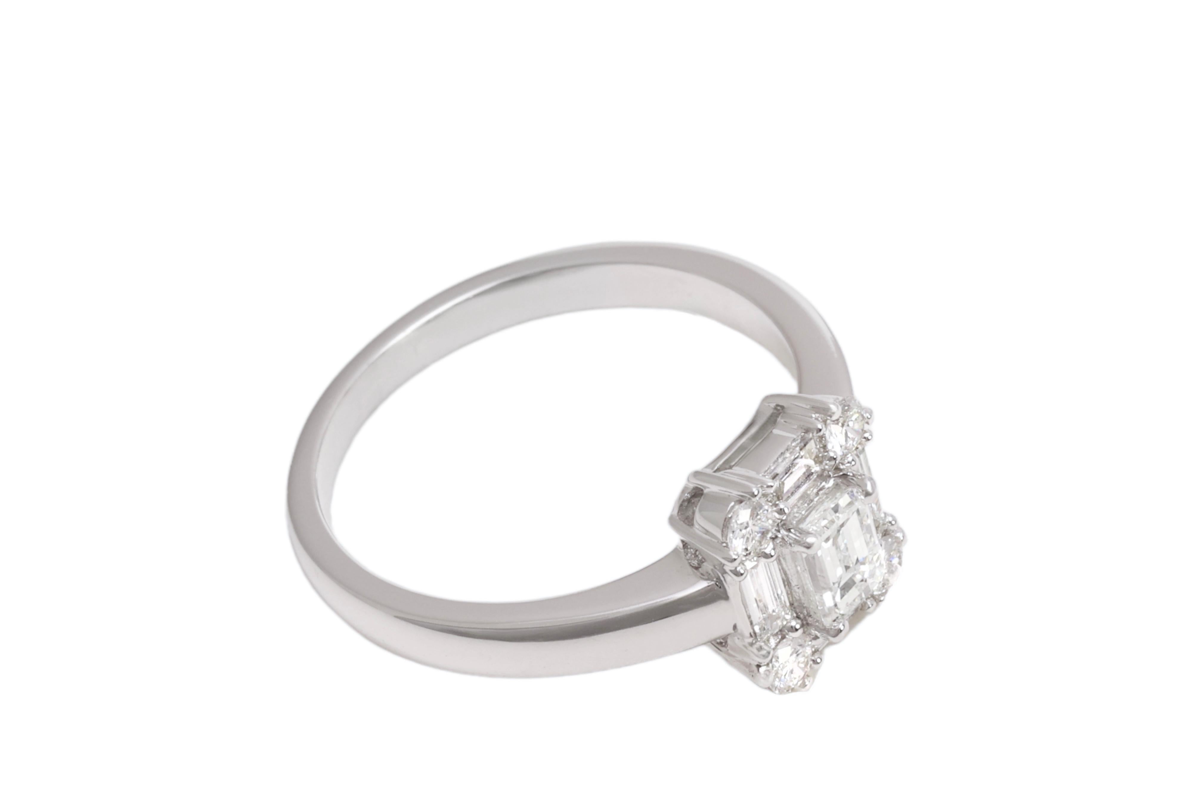 18 kt. Verlobungsring aus Weißgold mit Diamanten im Baguetteschliff und Brillantschliff   im Angebot 3