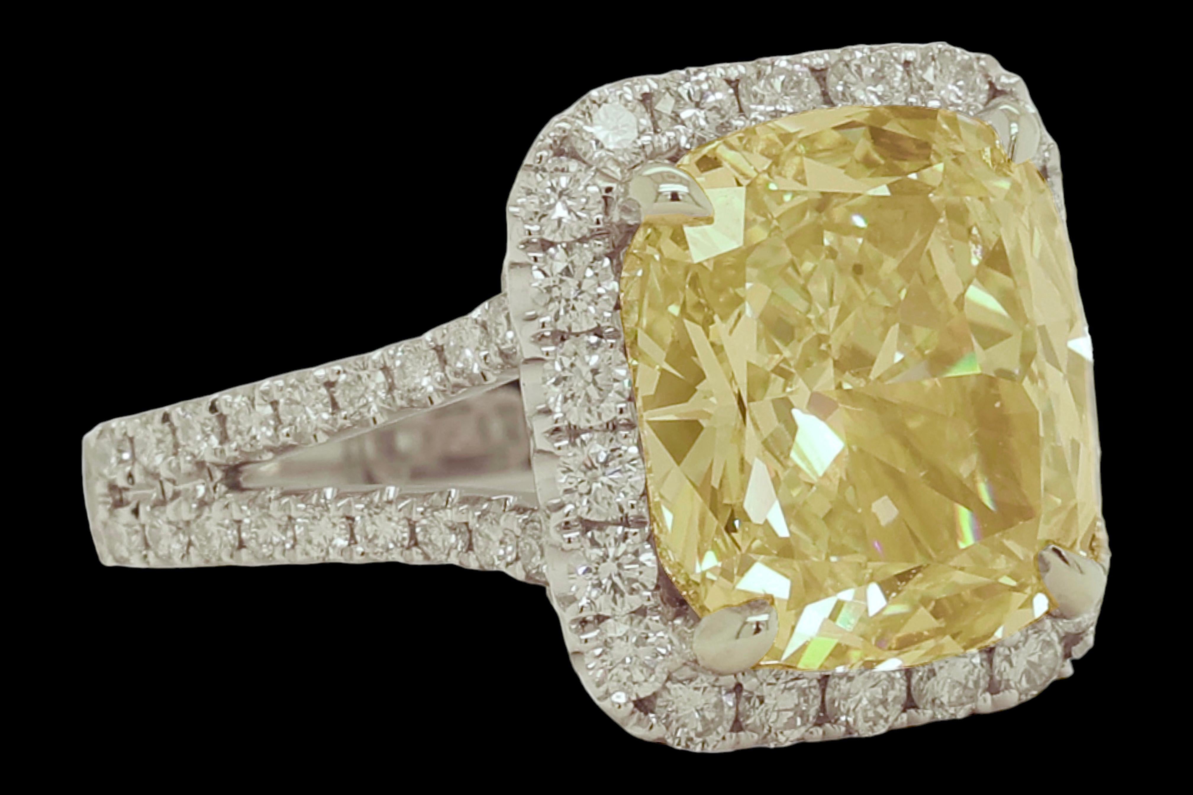 Modern 18 kt. White Gold Engagement Ring With Large 5 Ct Fancy Light Yellow Diamond For Sale