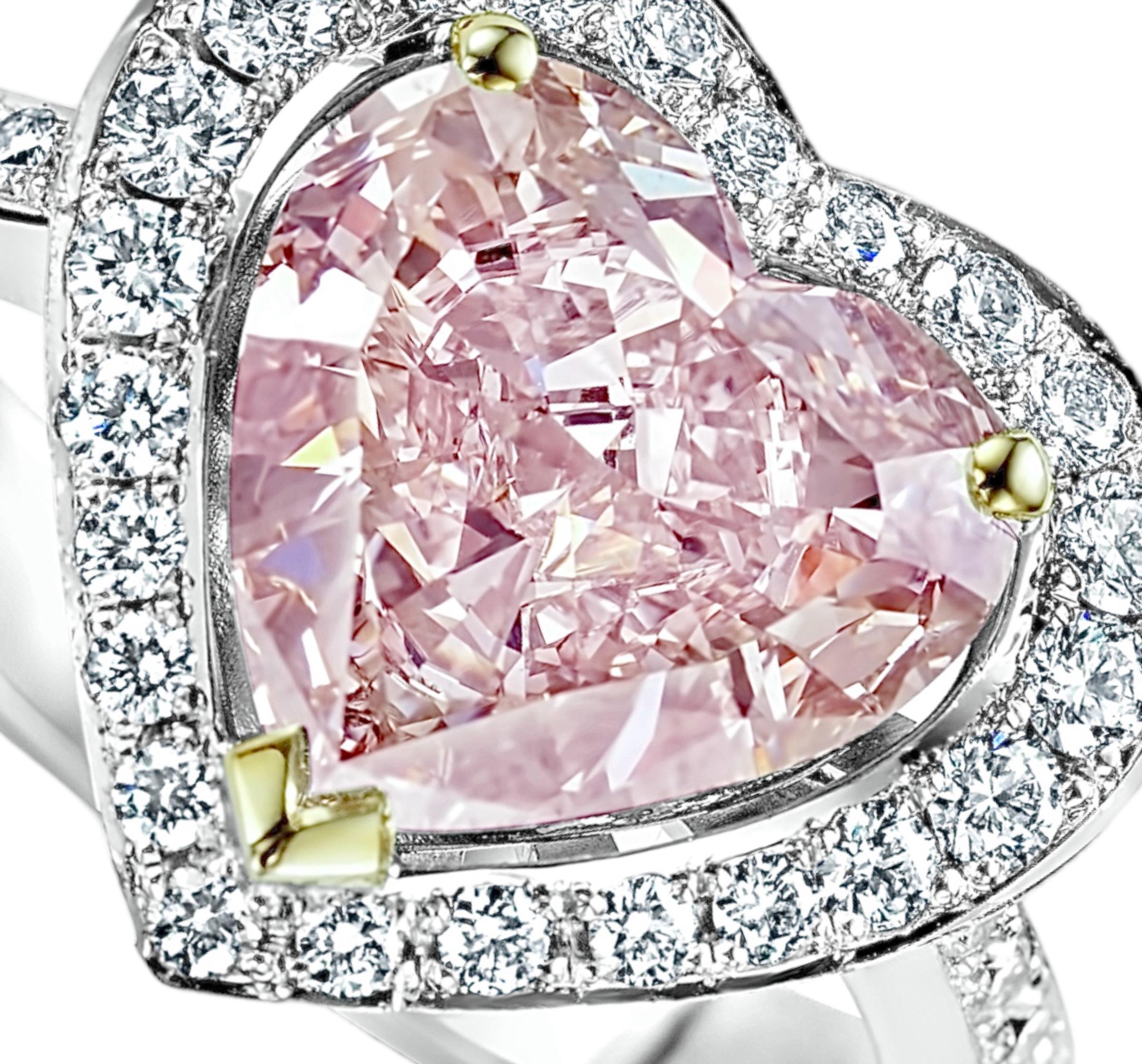 Artisan 18 kt. Or blanc, cœur en diamant rose rehaussé 2,78 ct. Bague, certificat GIA en vente