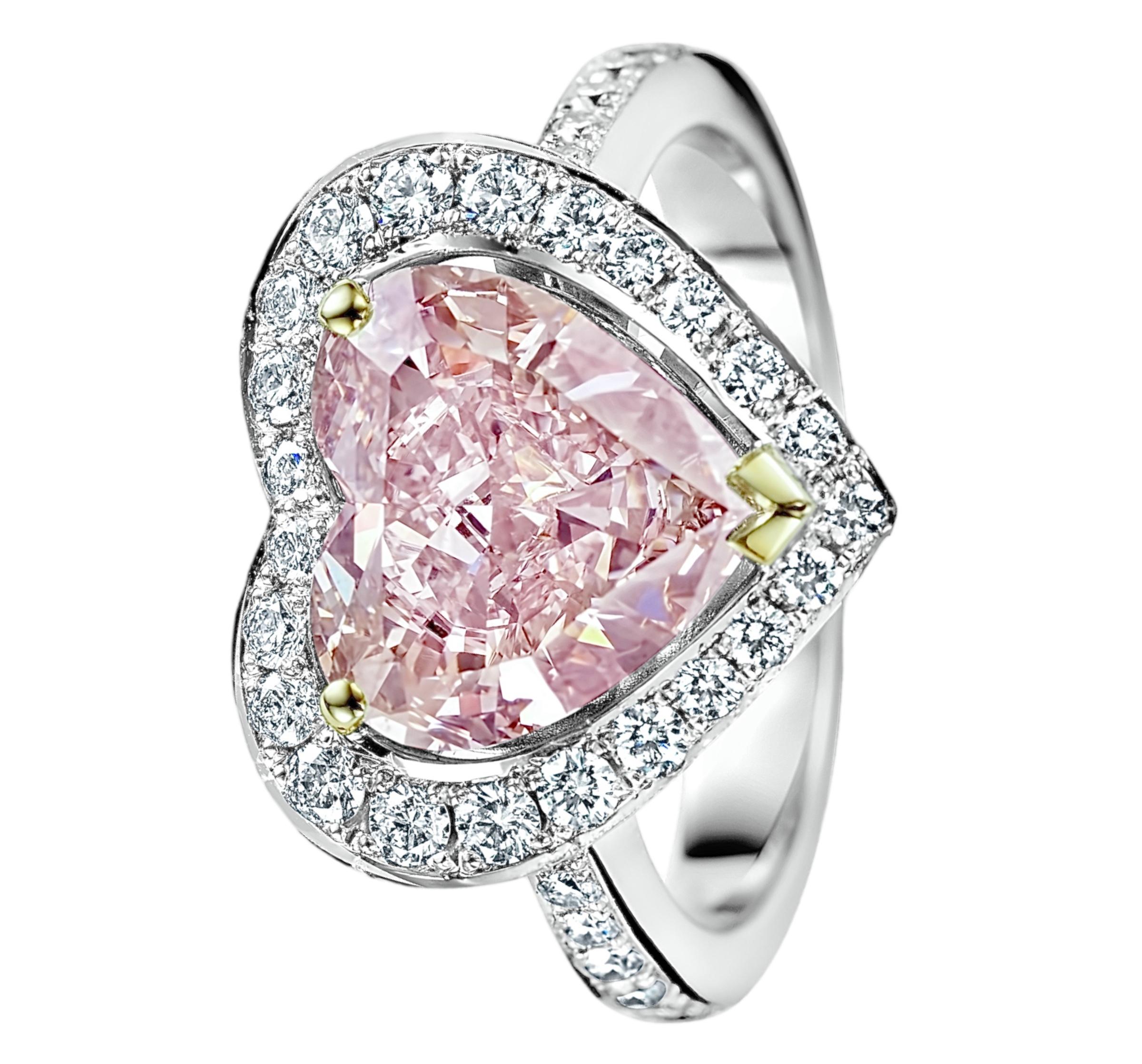 Taille cœur 18 kt. Or blanc, cœur en diamant rose rehaussé 2,78 ct. Bague, certificat GIA en vente