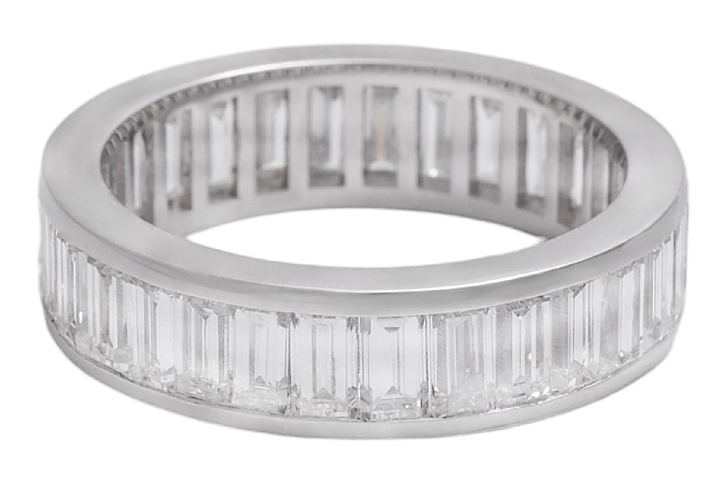 ELEGANT ETERNITY ALLIANCE RING WITH BAGUETTE DIAMONDS

Super Class

MATERIAL: 18 kt white gold

SIZE: 55 1/2 ( can be resized for free), 5.6 mm wide

WEIGHT: 4.6 grams / 3dwt / 0.180 oz

DIAMONDS: baguette diamonds, 30 diamonds together ca. 4.5 Cts,