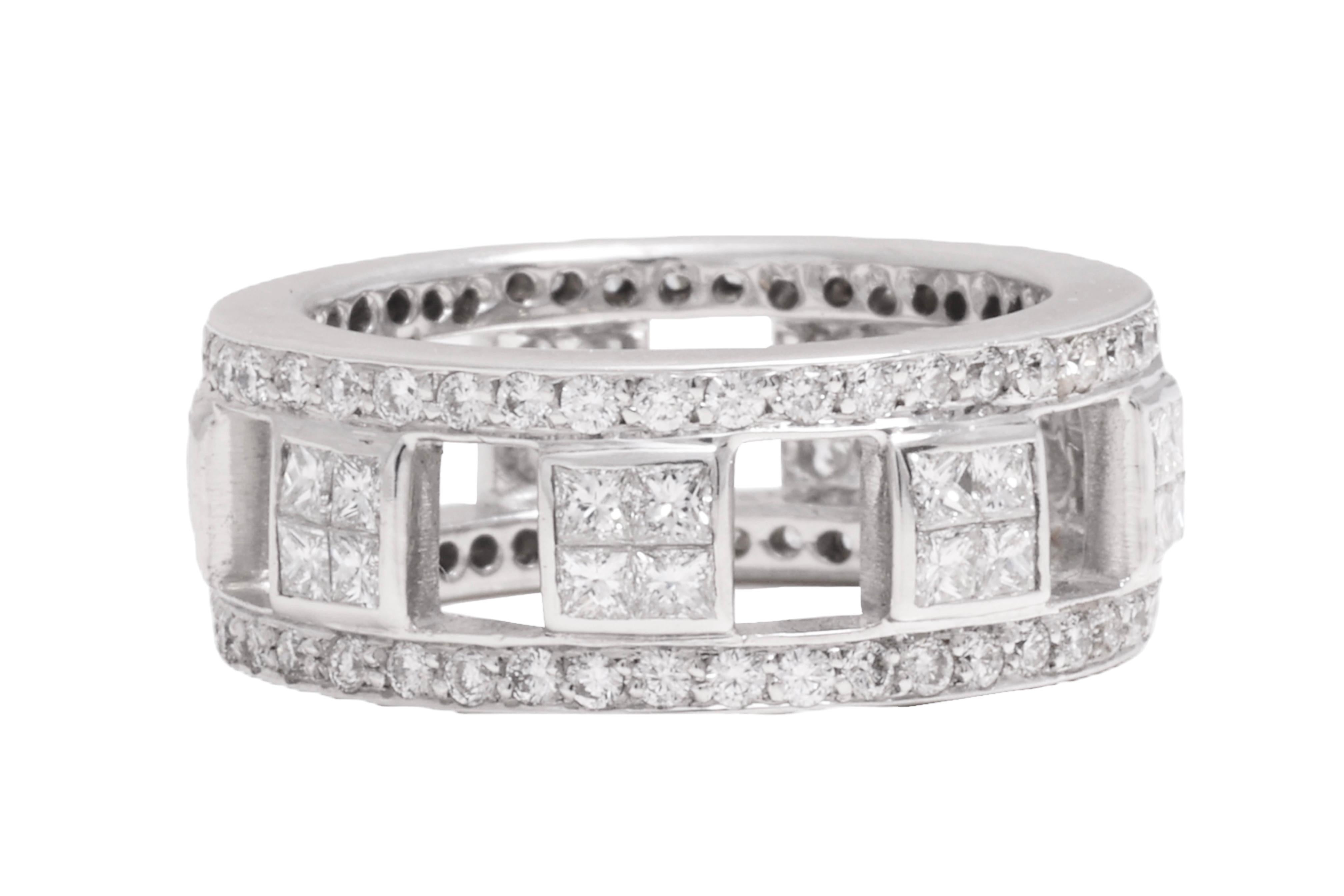 Gorgeous 18 kt. White Gold Eternity Ring With 1.92 ct. Diamonds

Diamonds: brilliant and princess cut diamonds, together approx. 1.92 ct.

Material: 18 kt white gold

Ring size: 51 EU / 5.75 US 

Total weight: 8.1 gram / 0.285 oz / 5.2 dwt