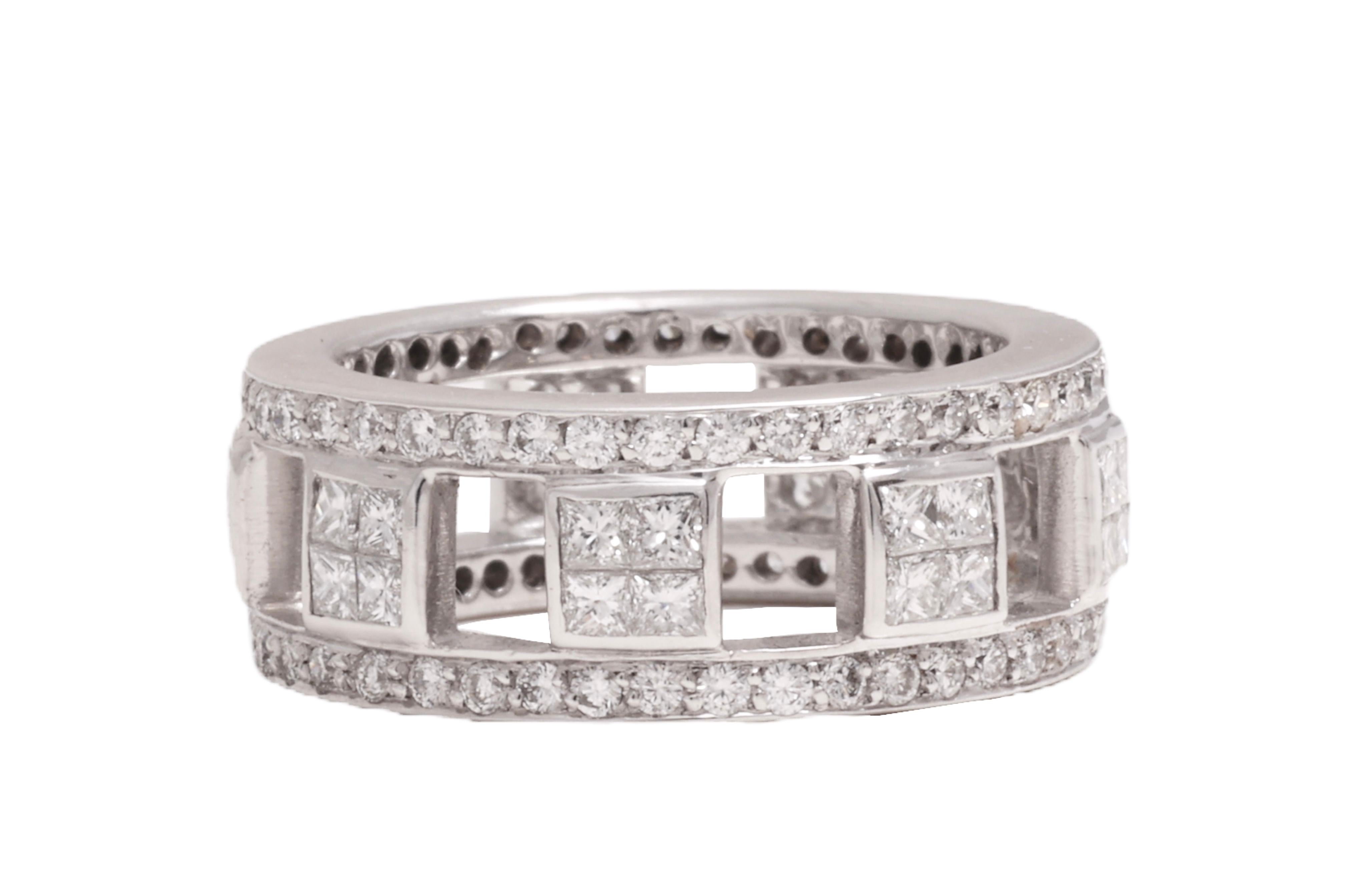 18 kt. White Gold Eternity Ring With 1.92 ct. Princess & Brilliant Cut Diamonds In New Condition For Sale In Antwerp, BE