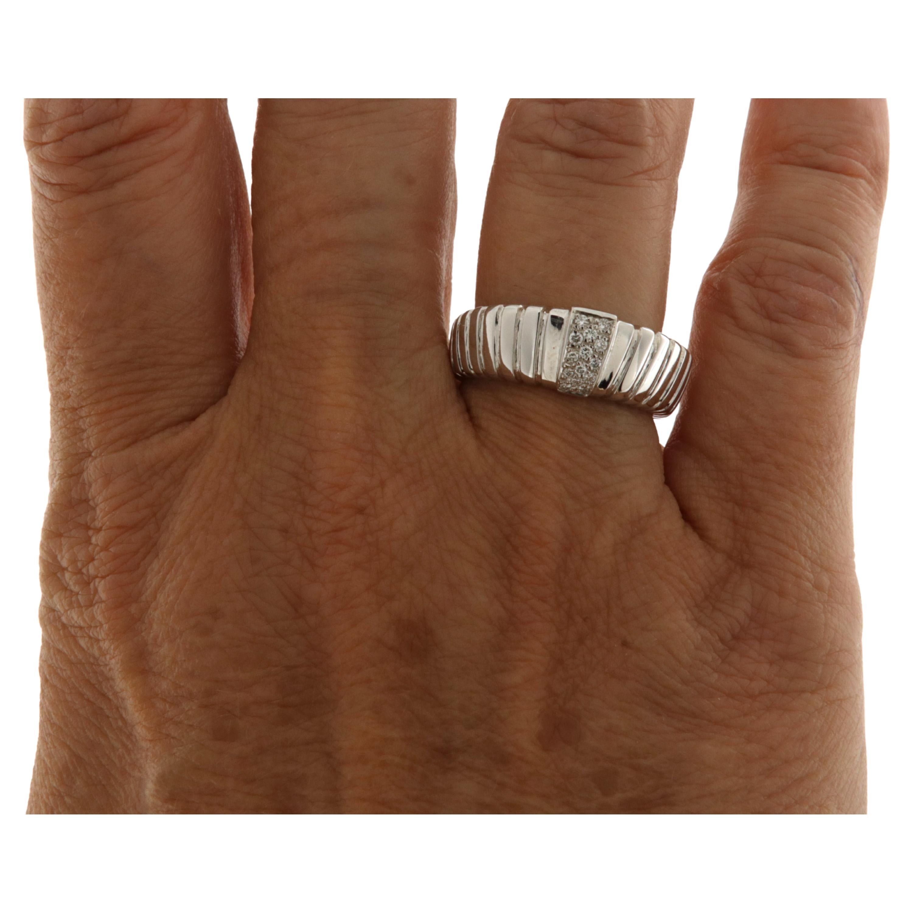 18 Kt. White Gold Fashion Ring with Diamonds For Sale
