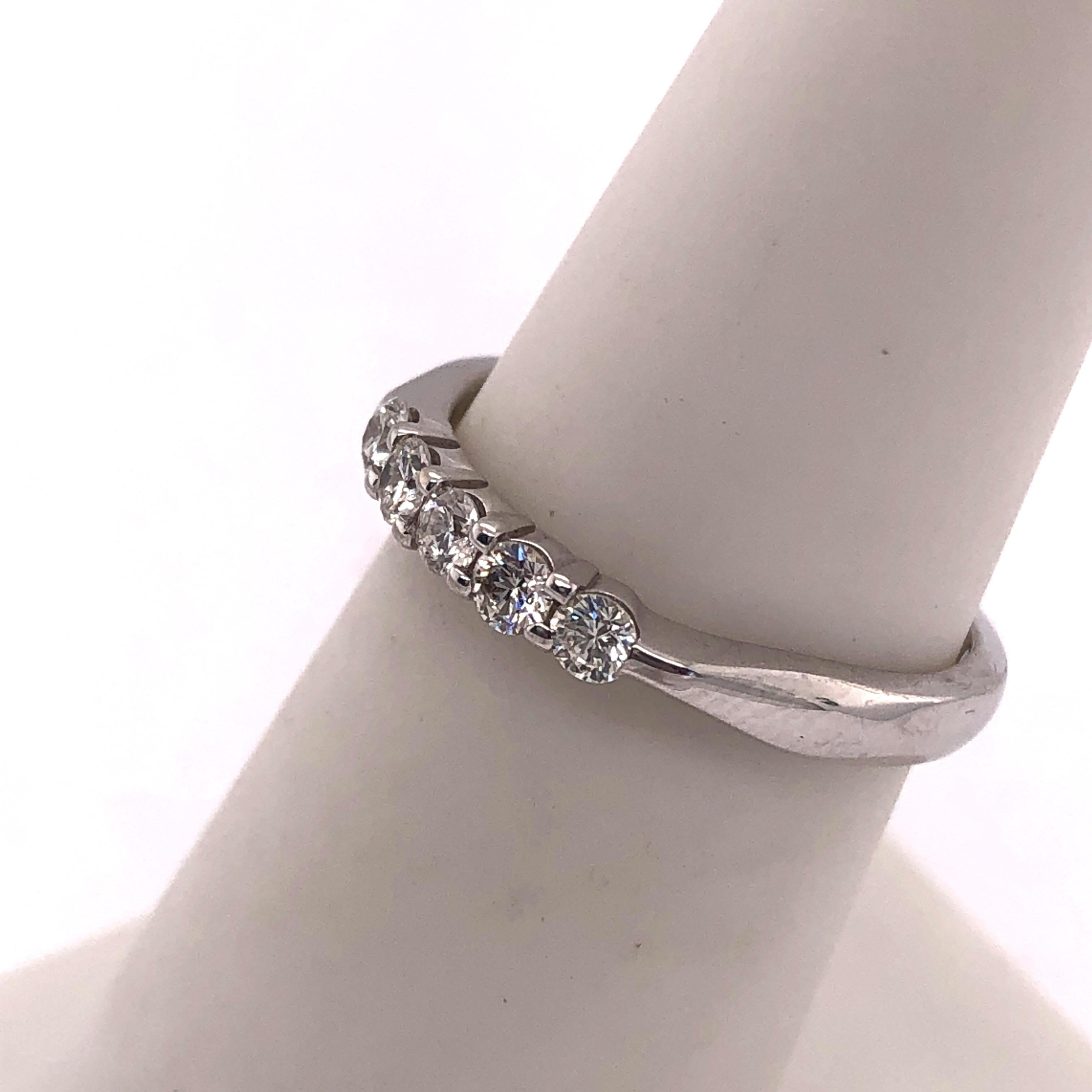 18 Karat Weißgold Fünf Diamanten Jahrestag-Ring Hochzeits-Brautband 0,33 TDW im Angebot 5