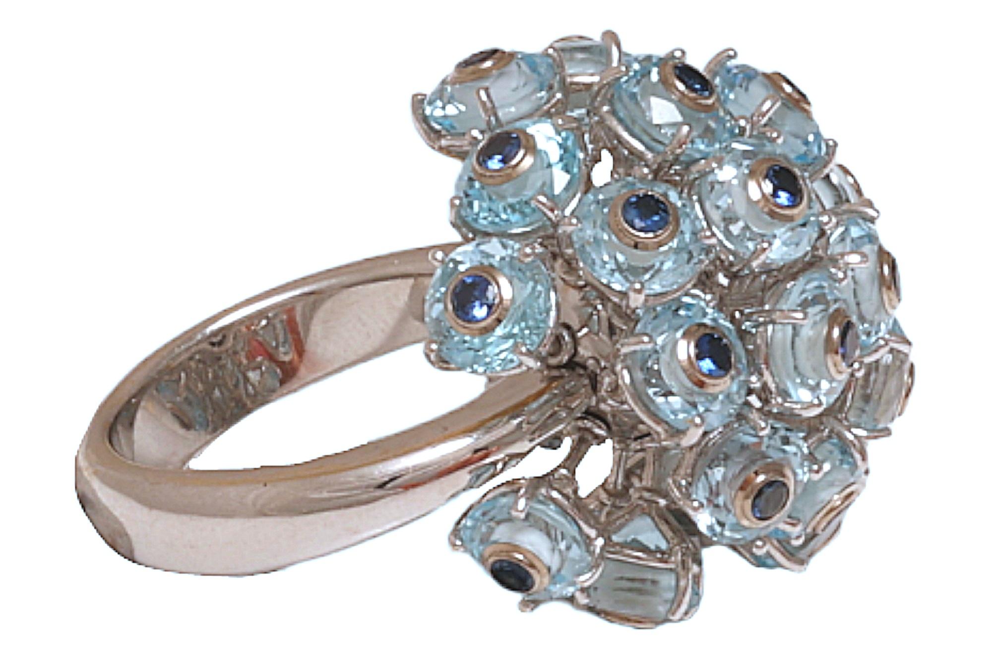 18 Kt White Gold Flexible Ring with Sapphires set In Topaze Stones, Very Special In New Condition For Sale In Antwerp, BE